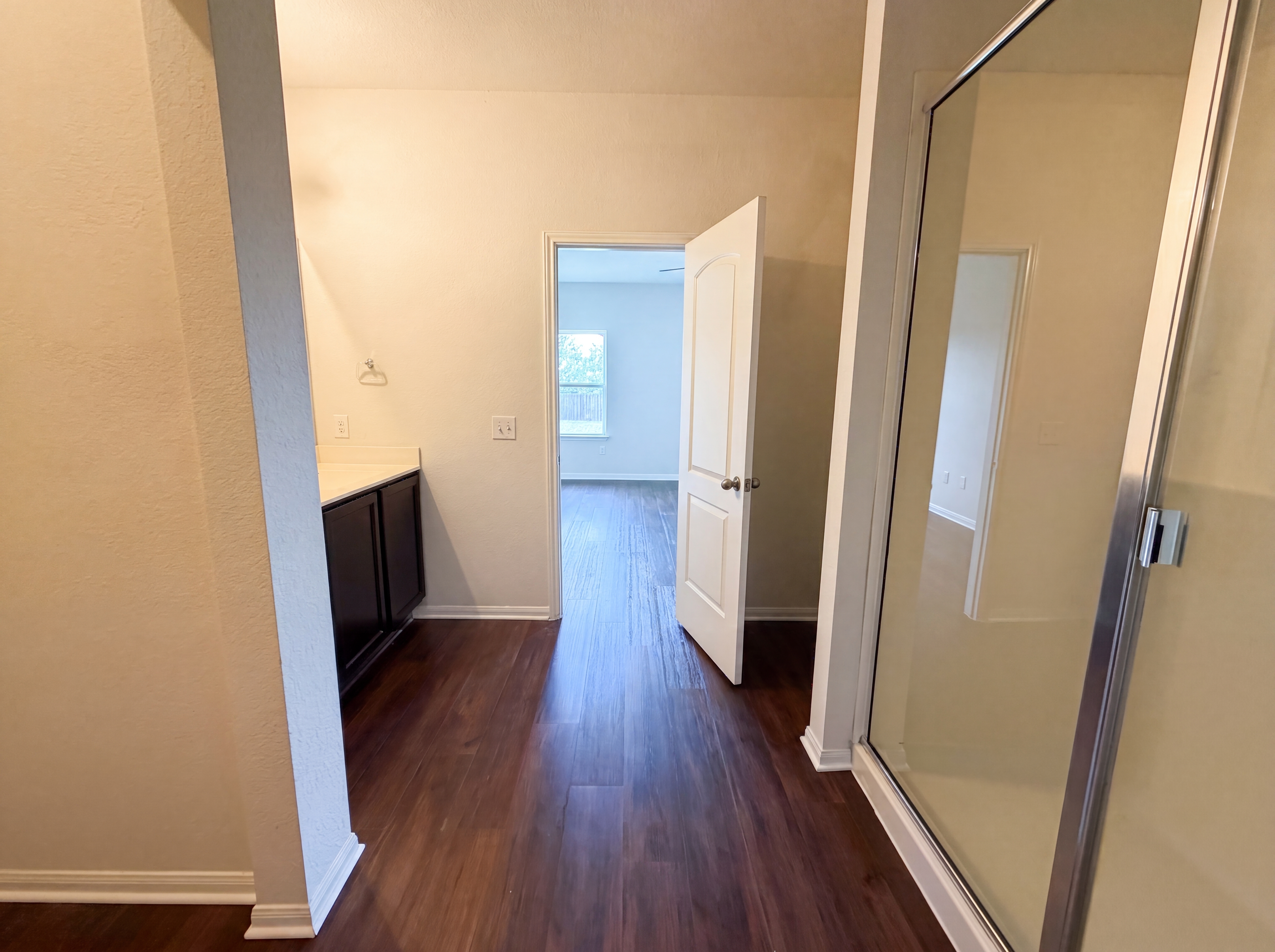 Photo 10 of 23 of 706 Luna Vista Dr, Hutto, TX