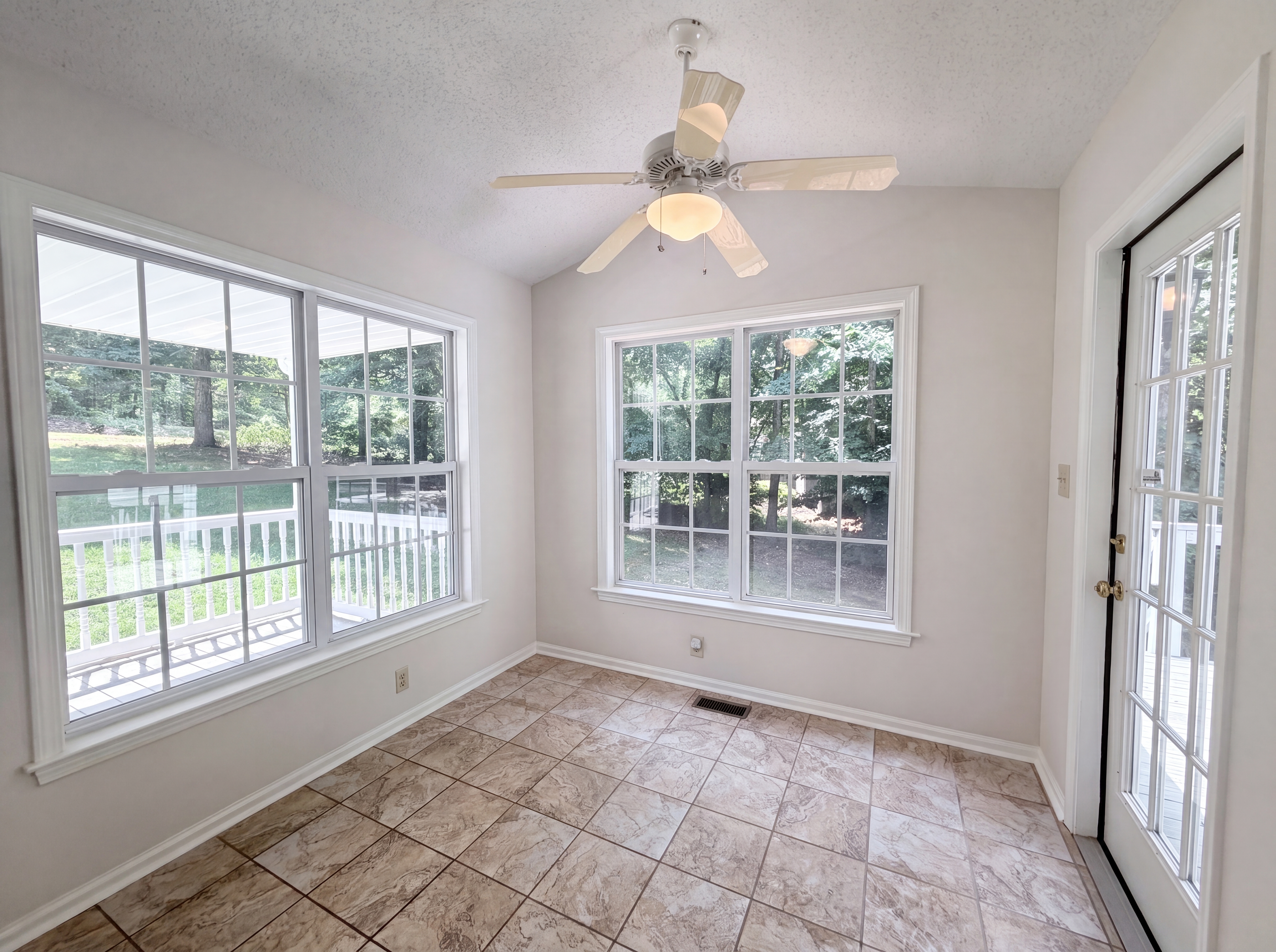 Photo 8 of 17 of 221 Grandview Dr, Statesville, NC