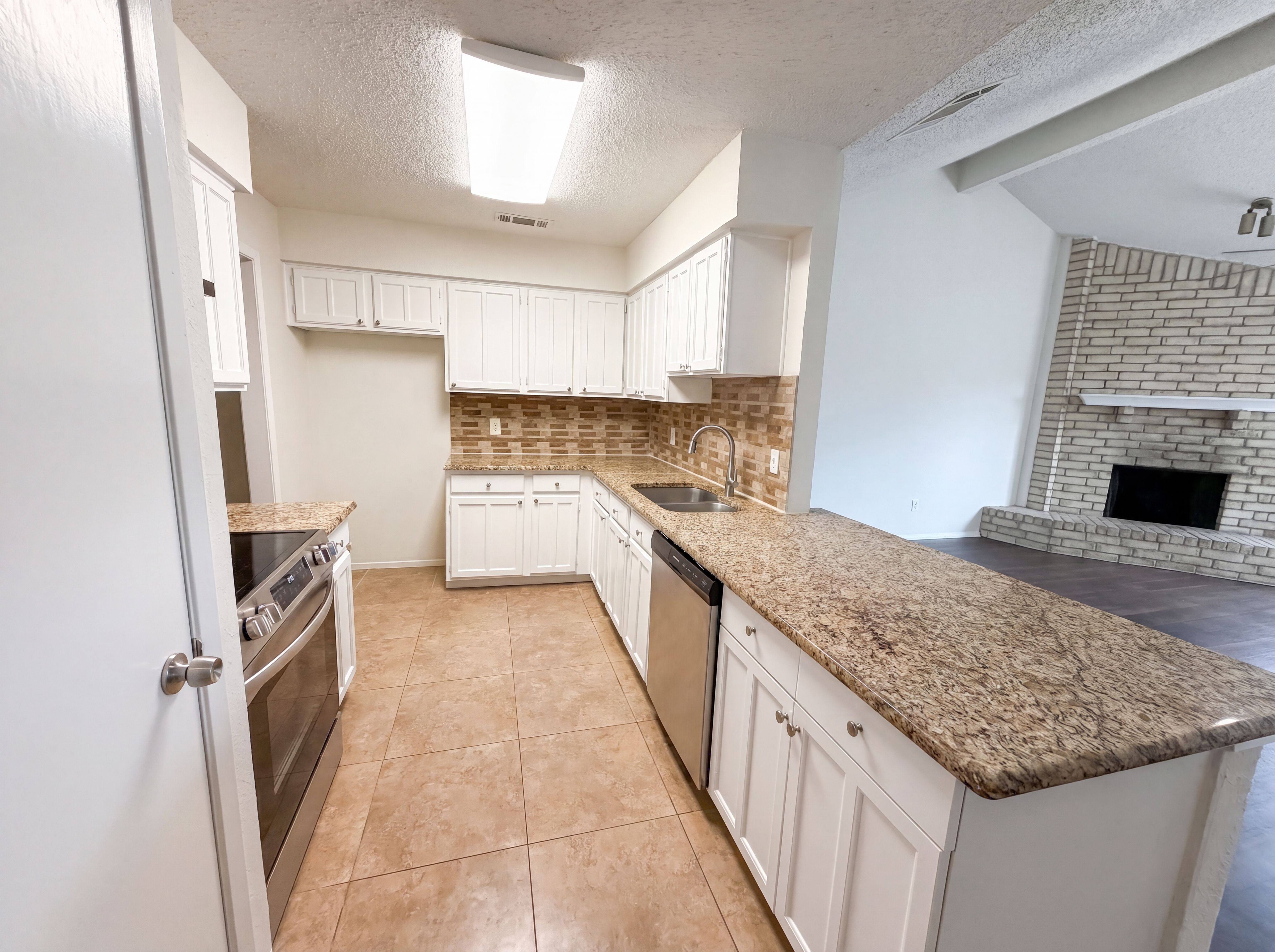 Photo 6 of 17 of 5410 Vagas Dr, Rowlett, TX