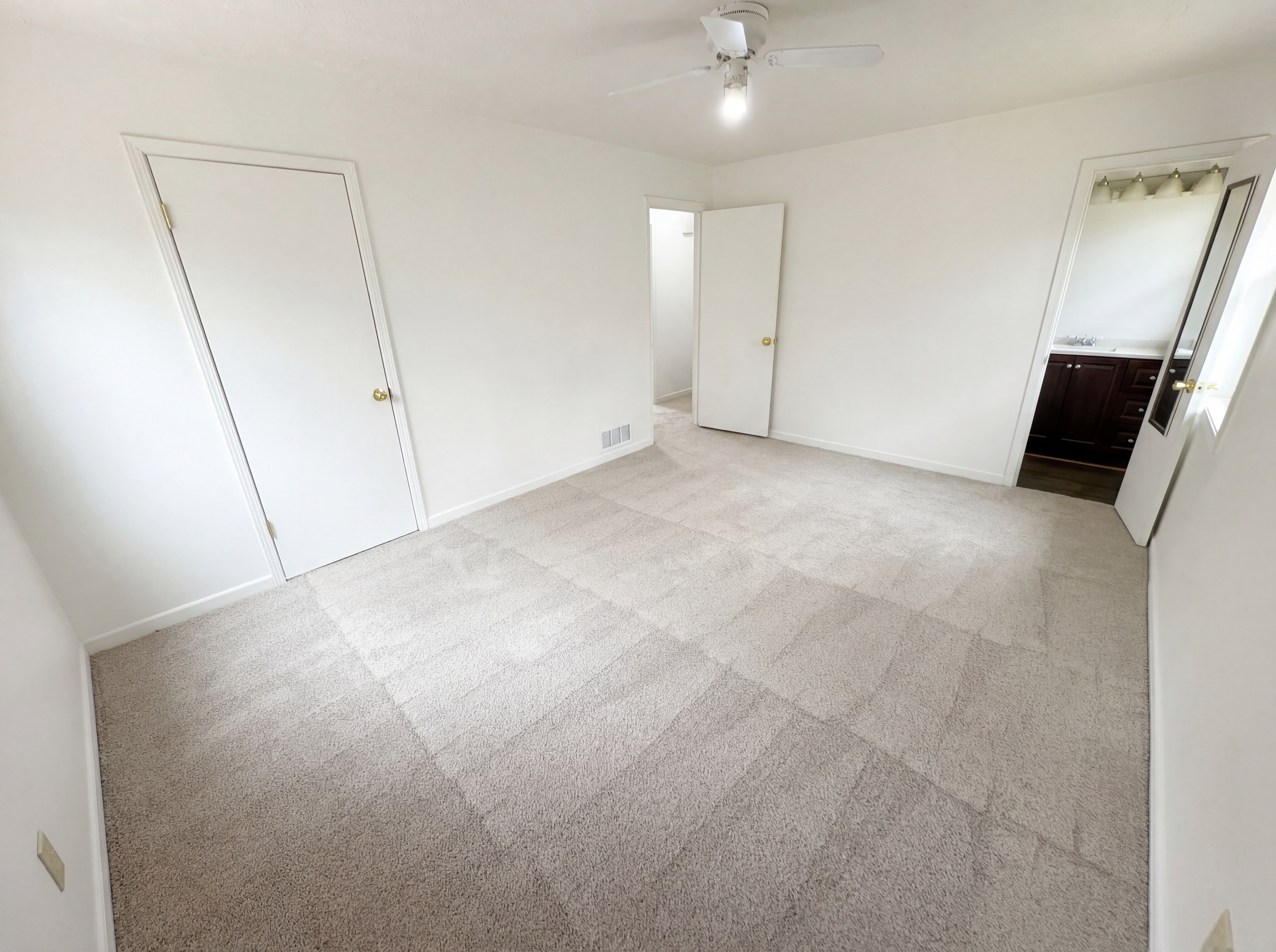 Photo 4 of 22 of 4400 Red Cedar Ct, Stone Mountain, GA