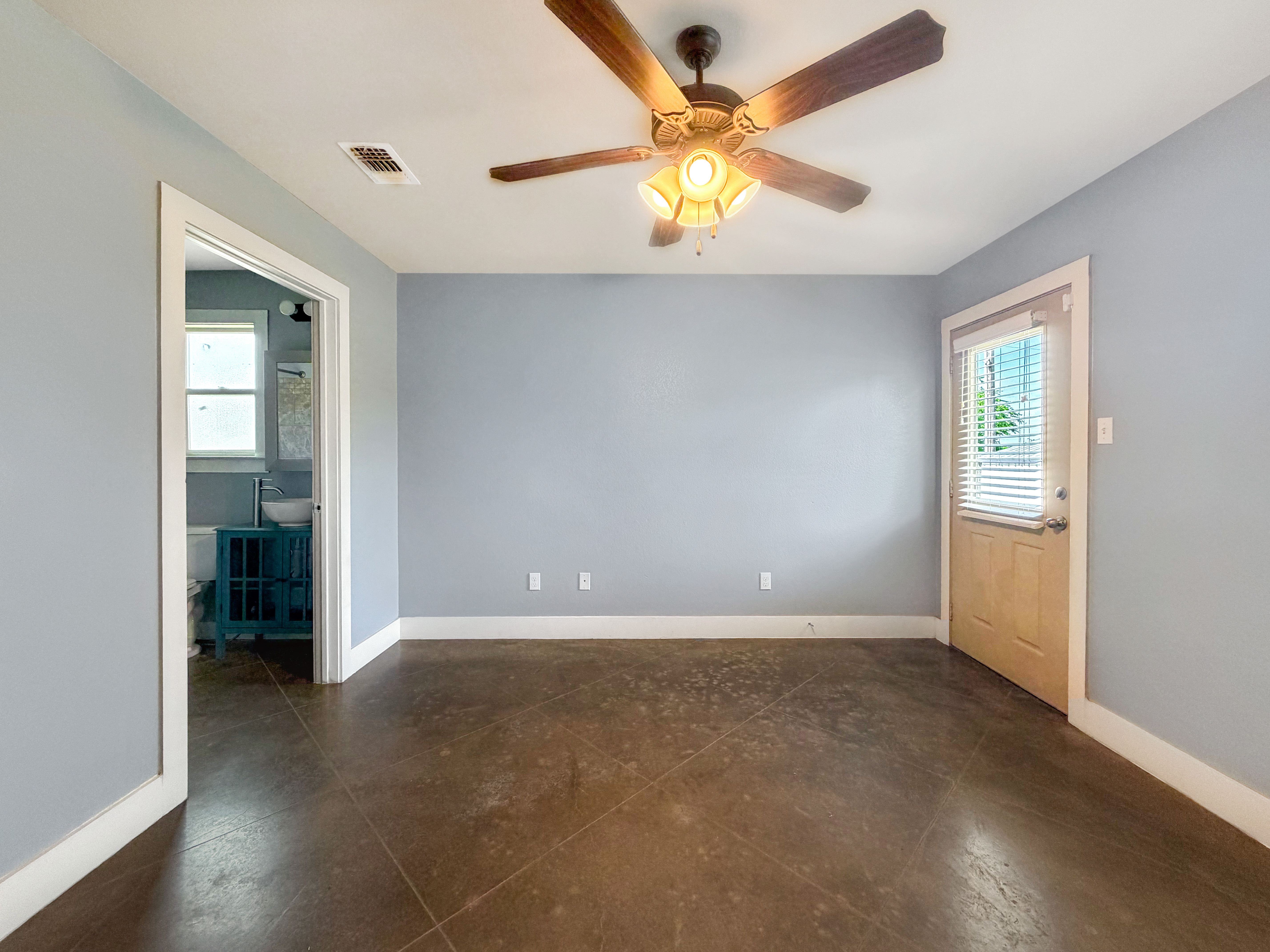 Photo 4 of 12 of 1248 Honor Ln, Temple, TX