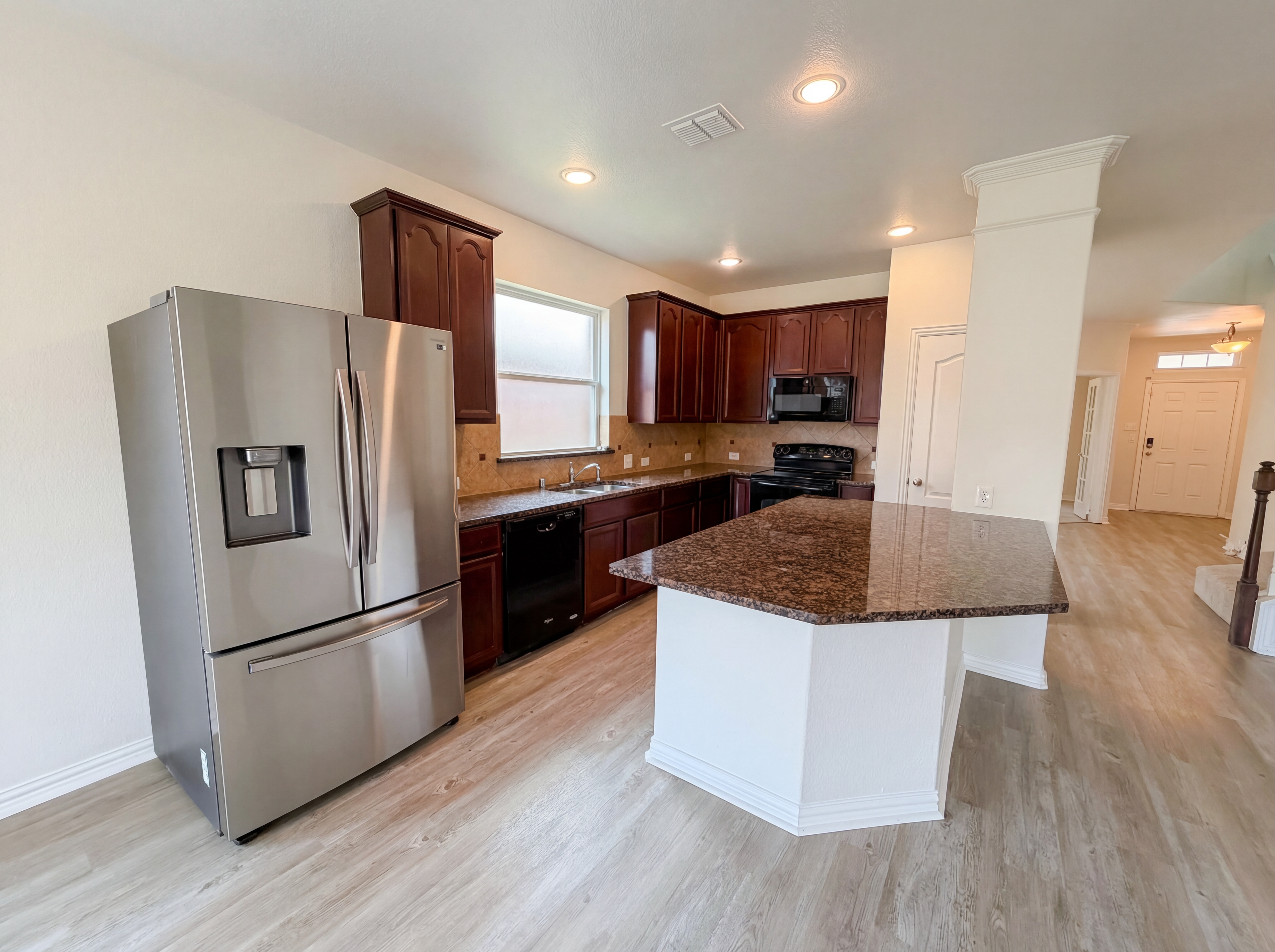 Photo 2 of 27 of 895 Honey Locust Dr, Fate, TX