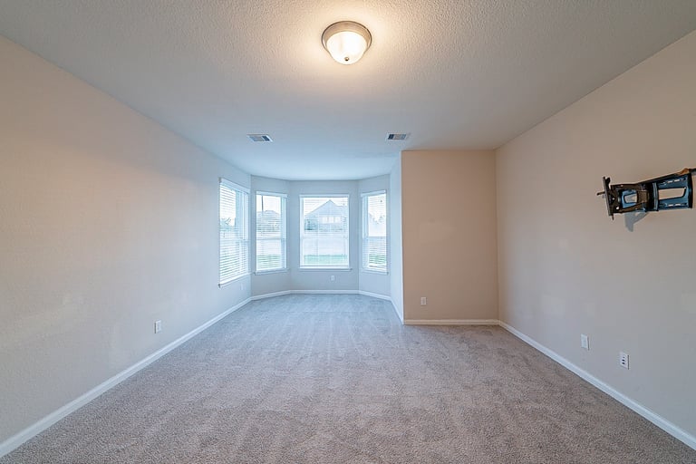 Photo 19 of 34 - 2208 Hannah Creek Ct, Houston, TX 77089
