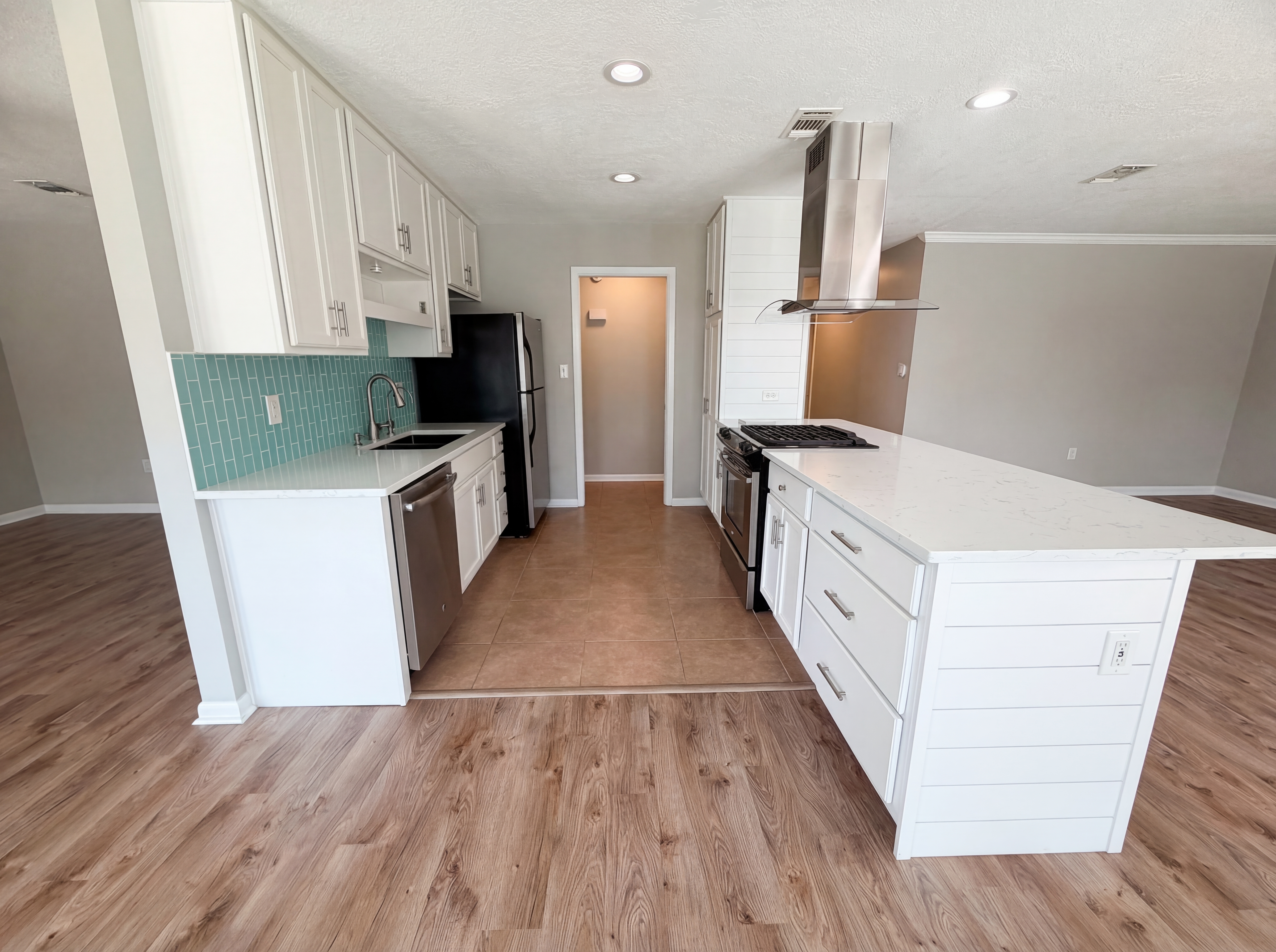 Photo 2 of 16 of 636 Merioneth Dr NE, Fort Walton Beach, FL