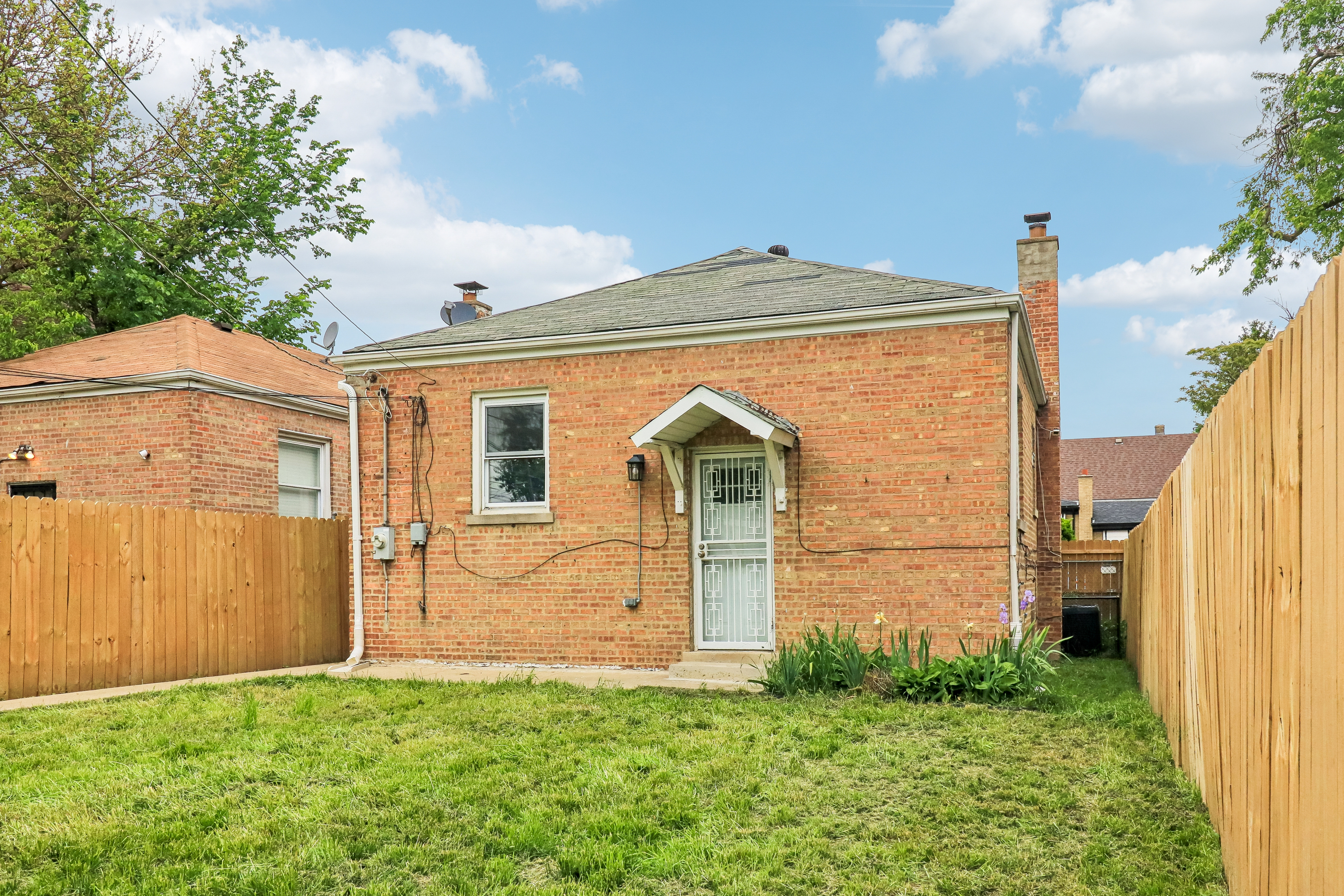 Photo 32 of 41 of 1107 W 101st St, Chicago, IL