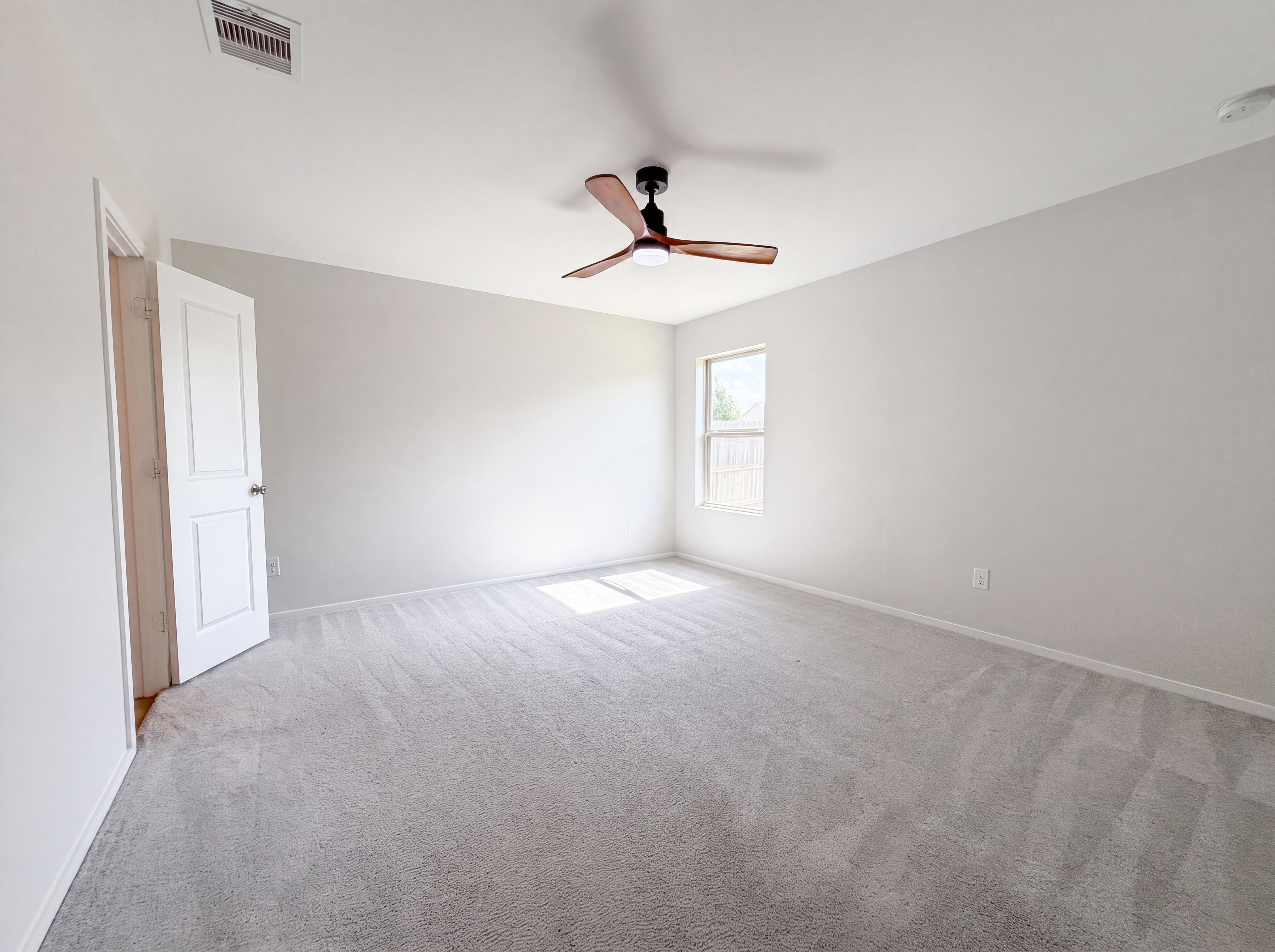 Photo 11 of 17 of 5118 Sunvalley Bend Dr, Katy, TX