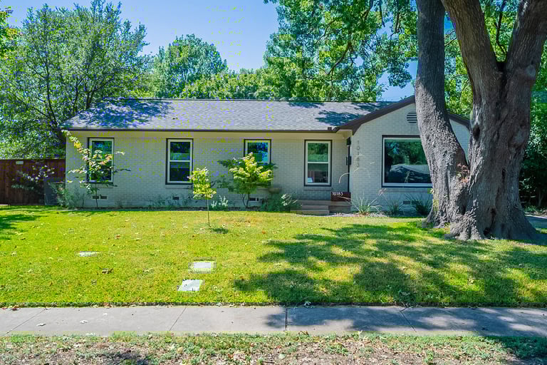 Photo 1 of 29 - 10183 Baronne Cir, Dallas, TX 75218