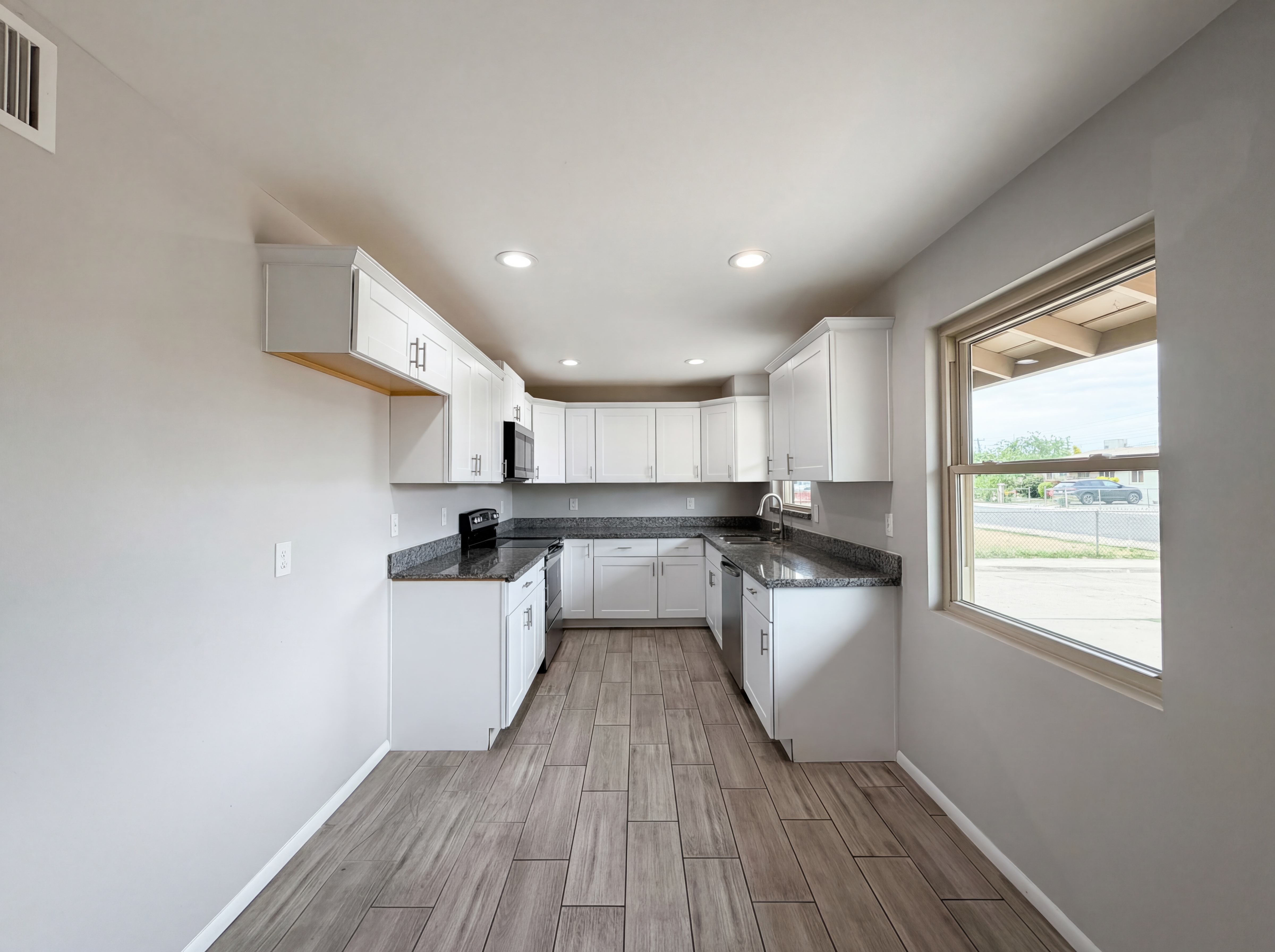Photo 2 of 19 of 1331 E Elton Ave, Mesa, AZ