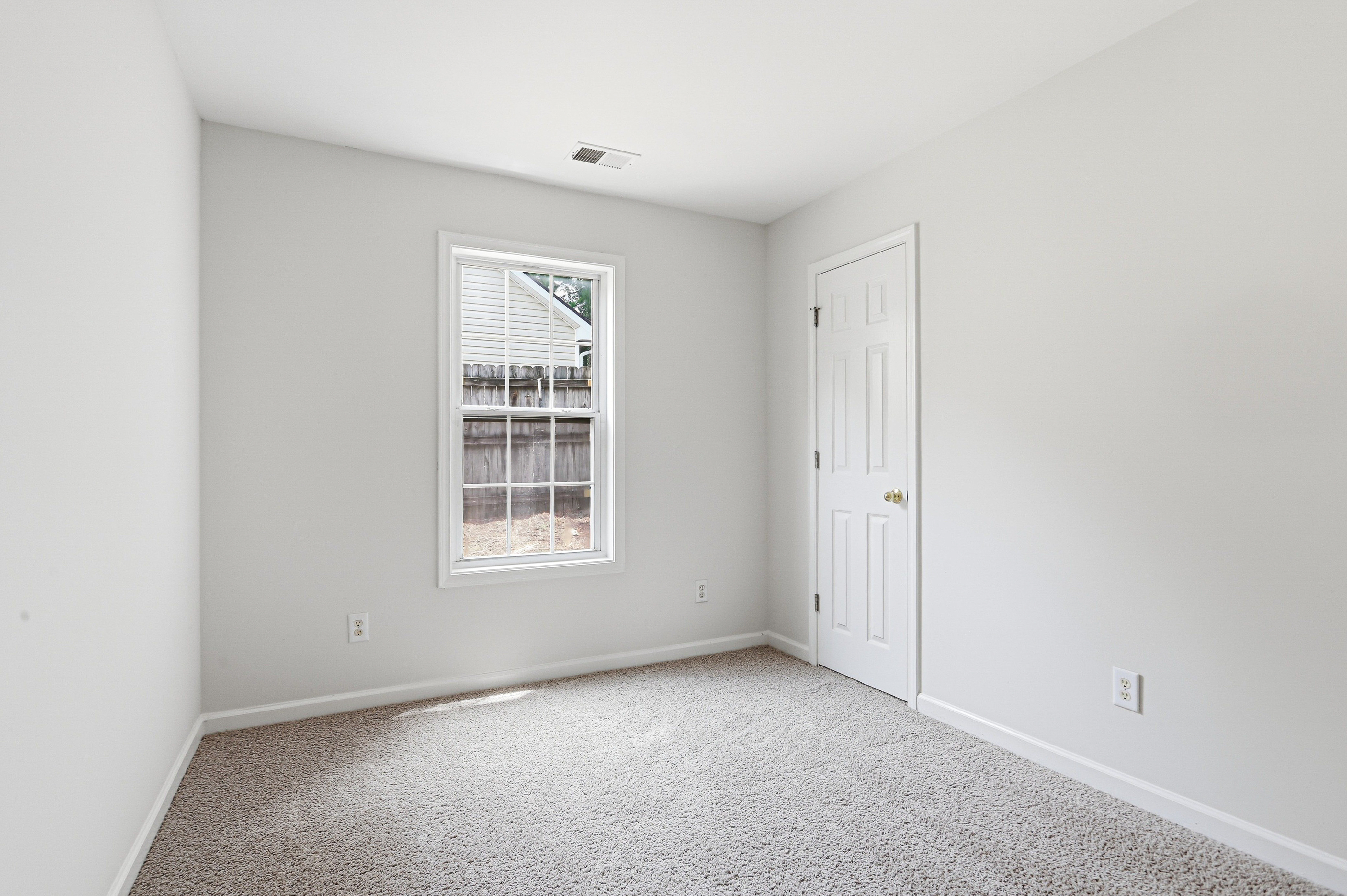 Photo 11 of 26 of 307 Parkview Pl, Woodstock, GA