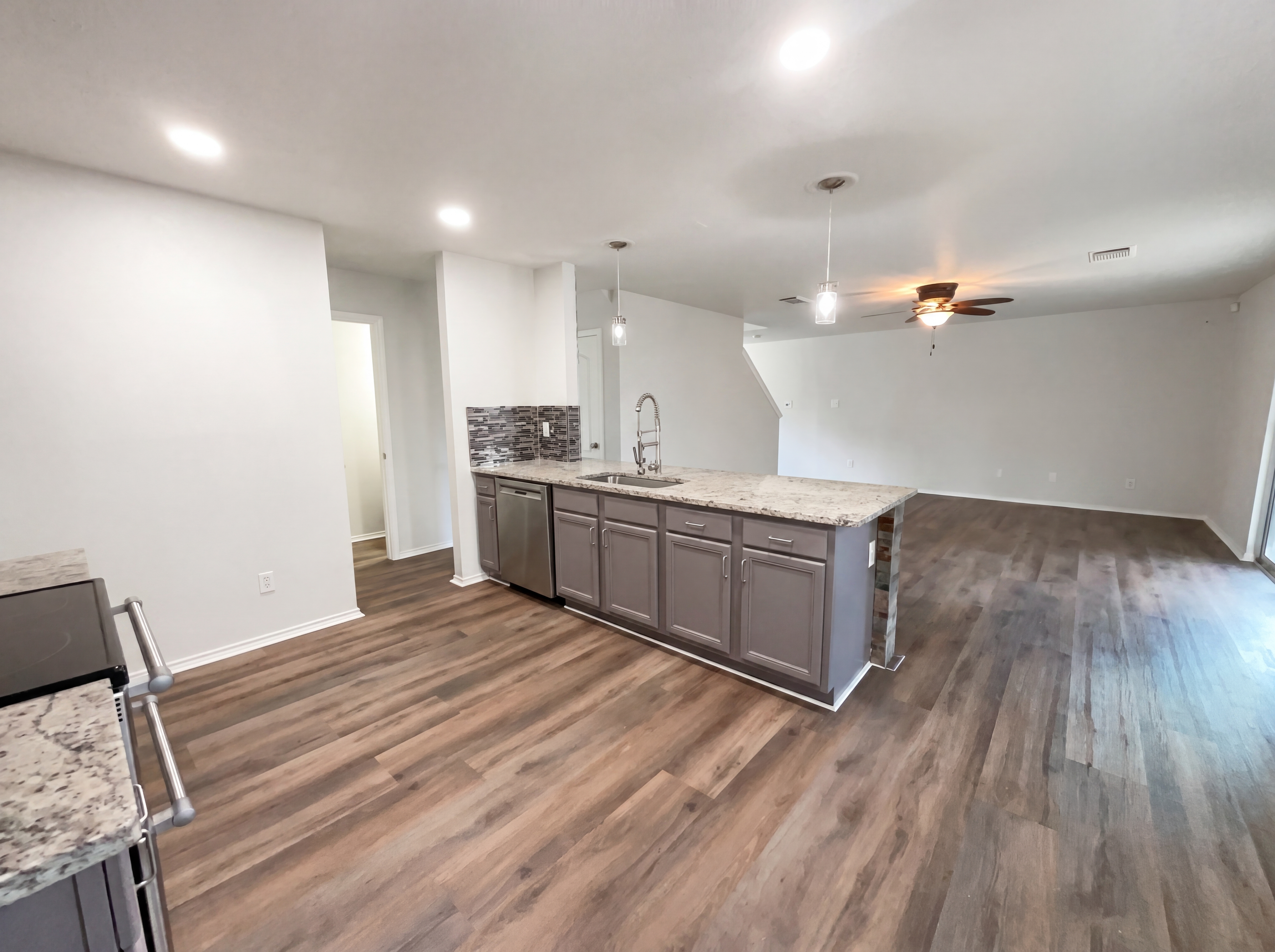 Photo 9 of 21 of 11010 Vollmer Ln, San Antonio, TX