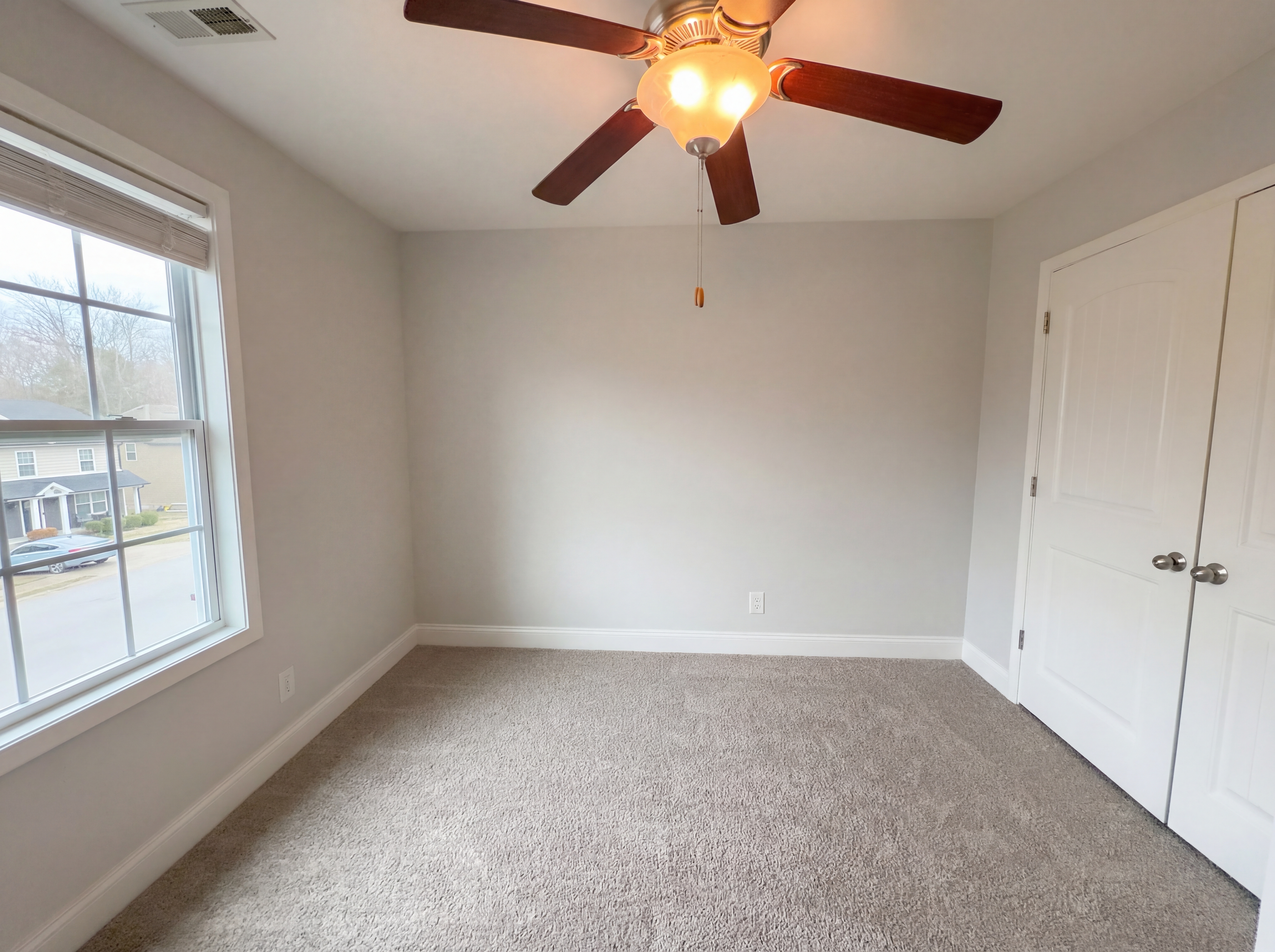 Photo 12 of 22 of 432 Leslie Wood Dr, Clarksville, TN