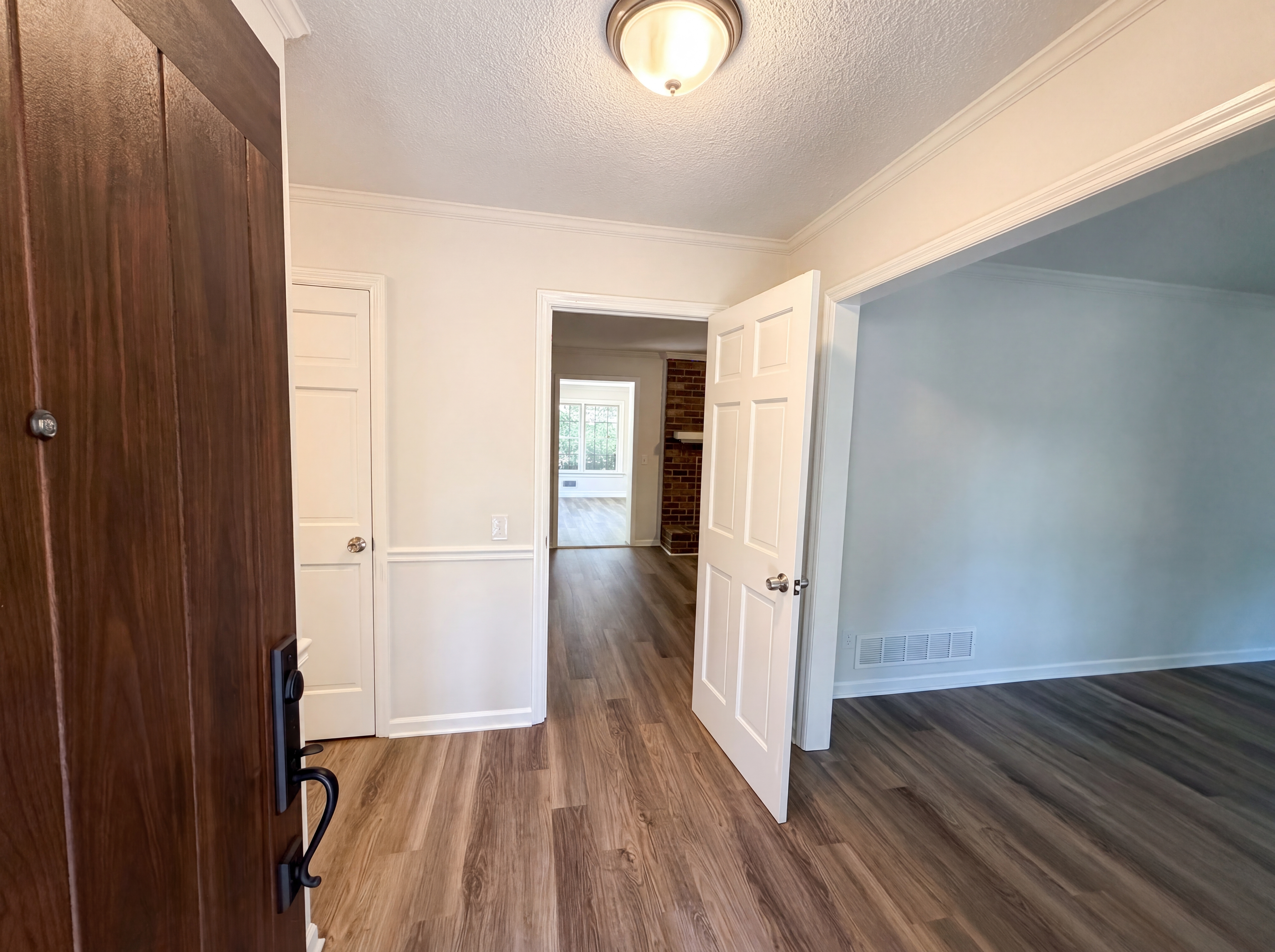 Photo 6 of 33 of 9654 Windsor Lake Blvd, Columbia, SC