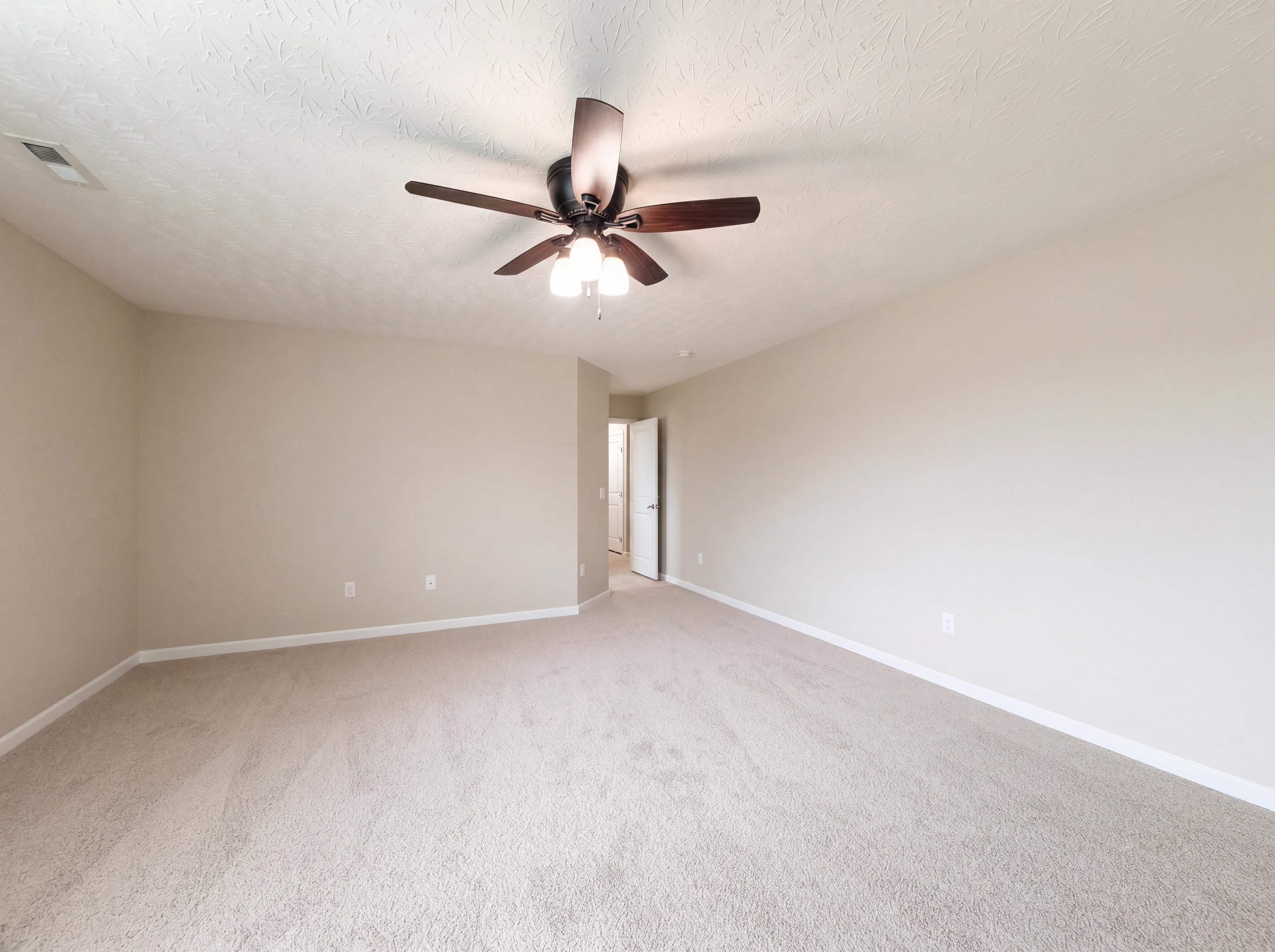 Photo 4 of 37 of 7533 Cherokee Ln, Liberty Township, OH