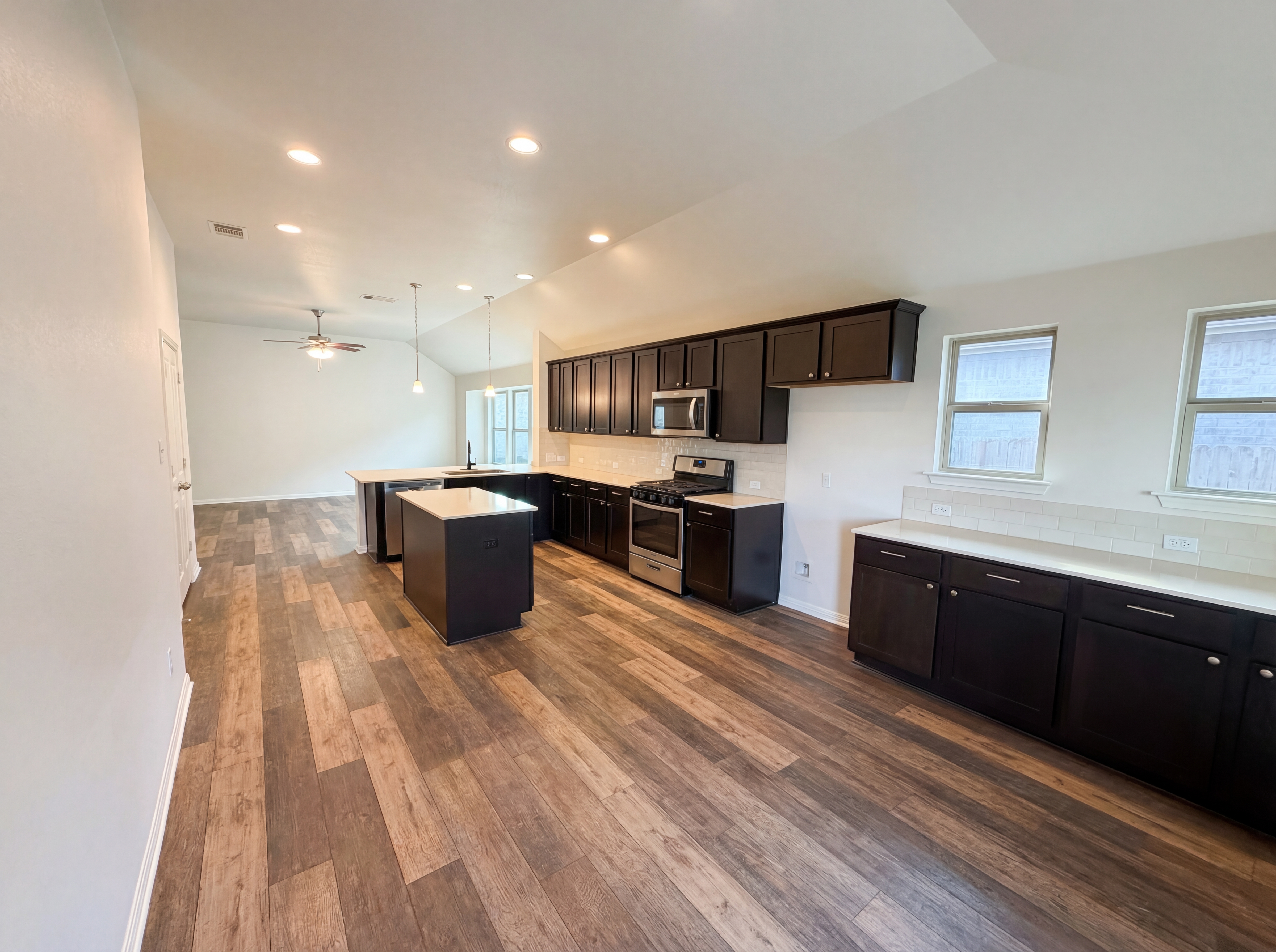 Photo 13 of 19 of 543 Tanda Ln, Hutto, TX