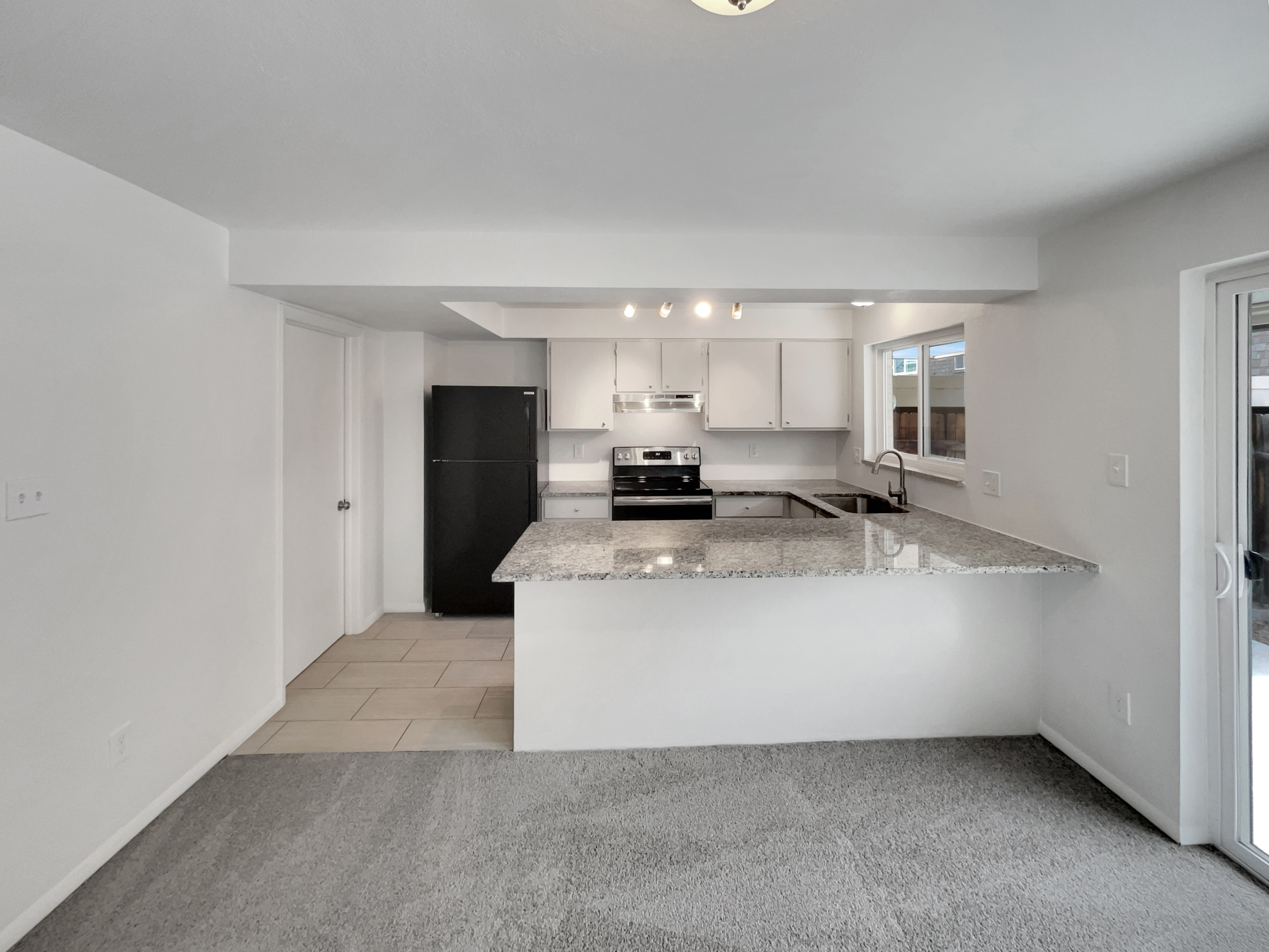 Photo 10 of 24 of 11422 W 17th Pl, Lakewood, CO