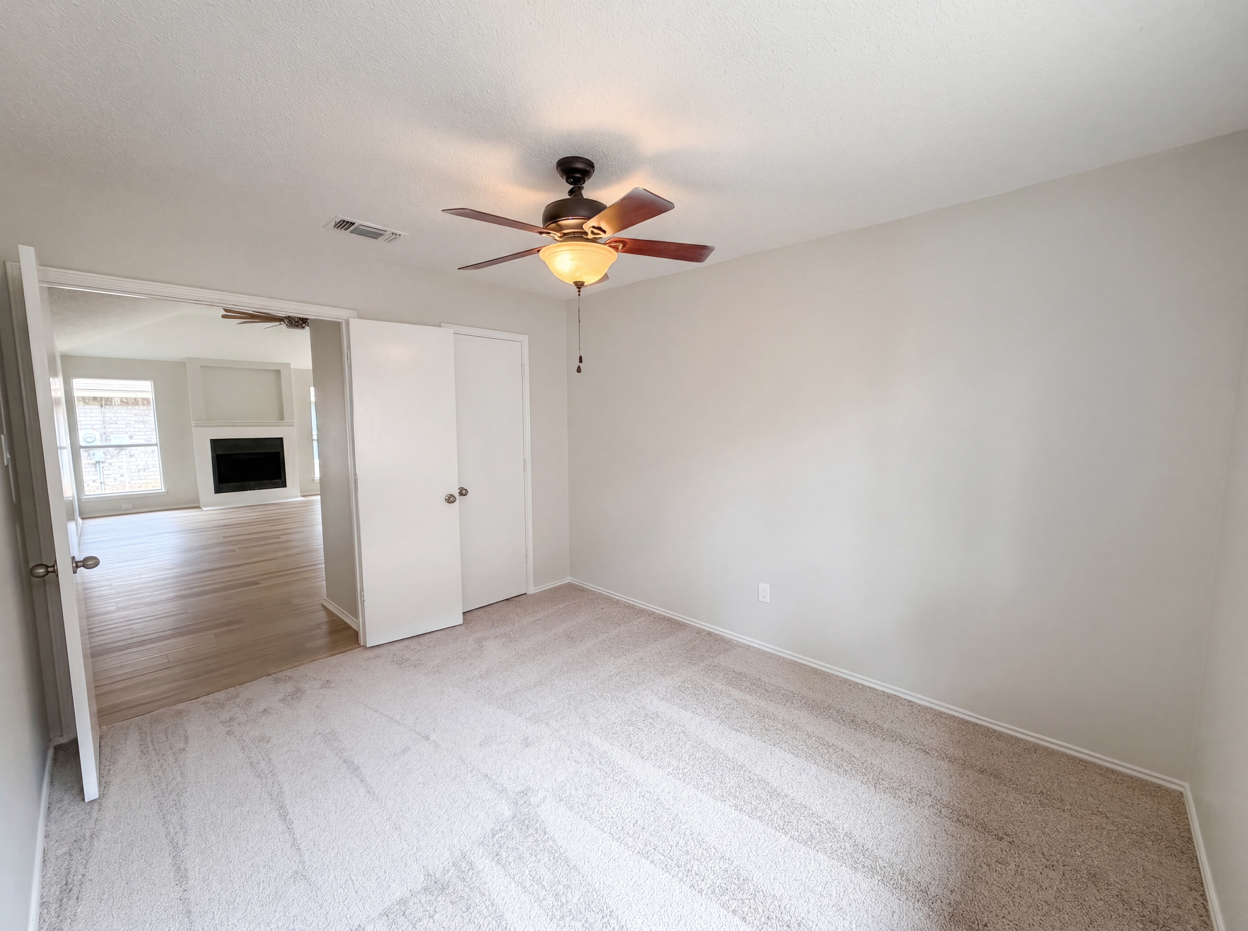 Photo 12 of 25 of 8517 Tamar Trl, Fort Worth, TX