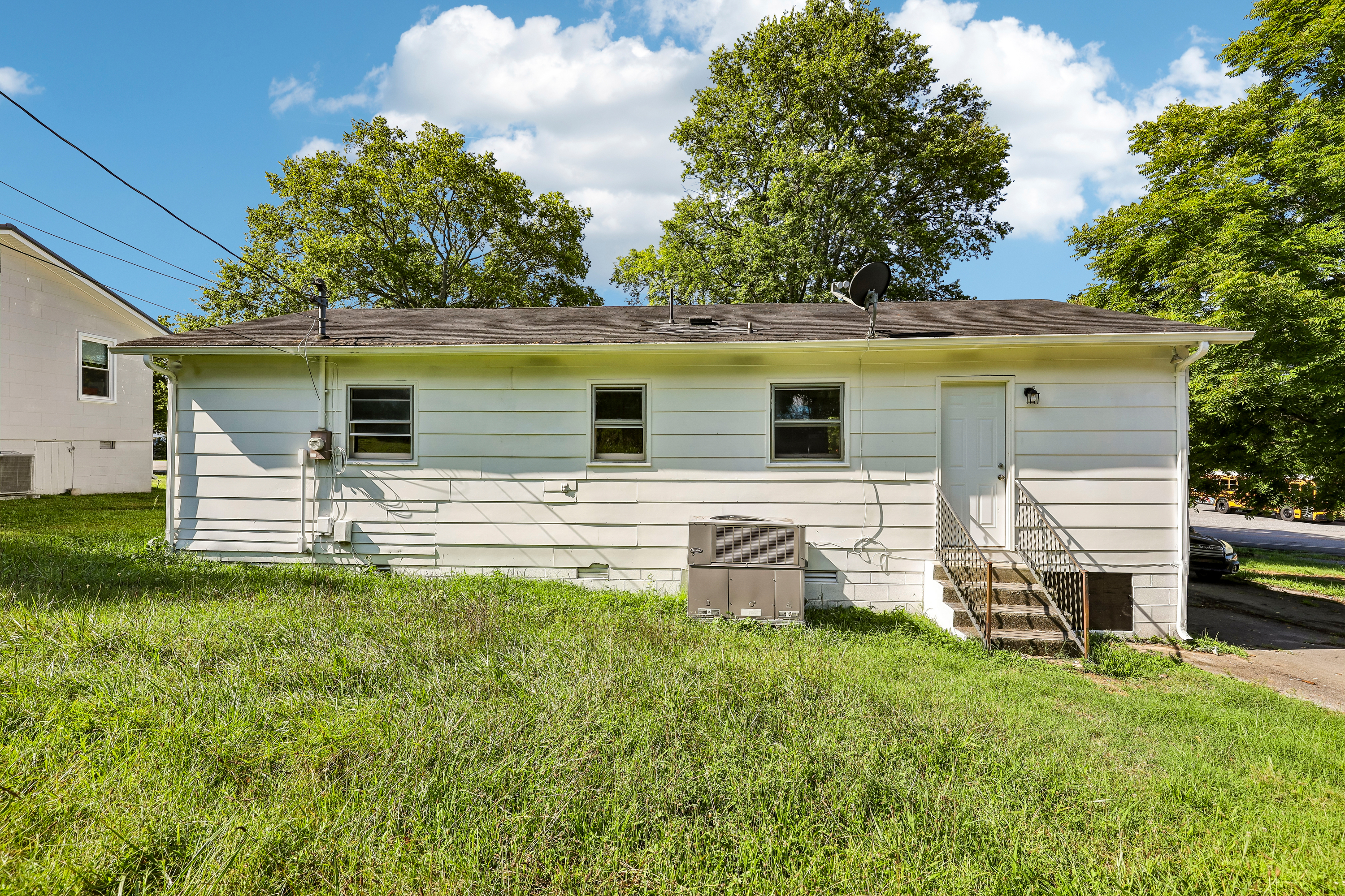 Photo 7 of 23 of 510 W Adams St, Woodbury, TN