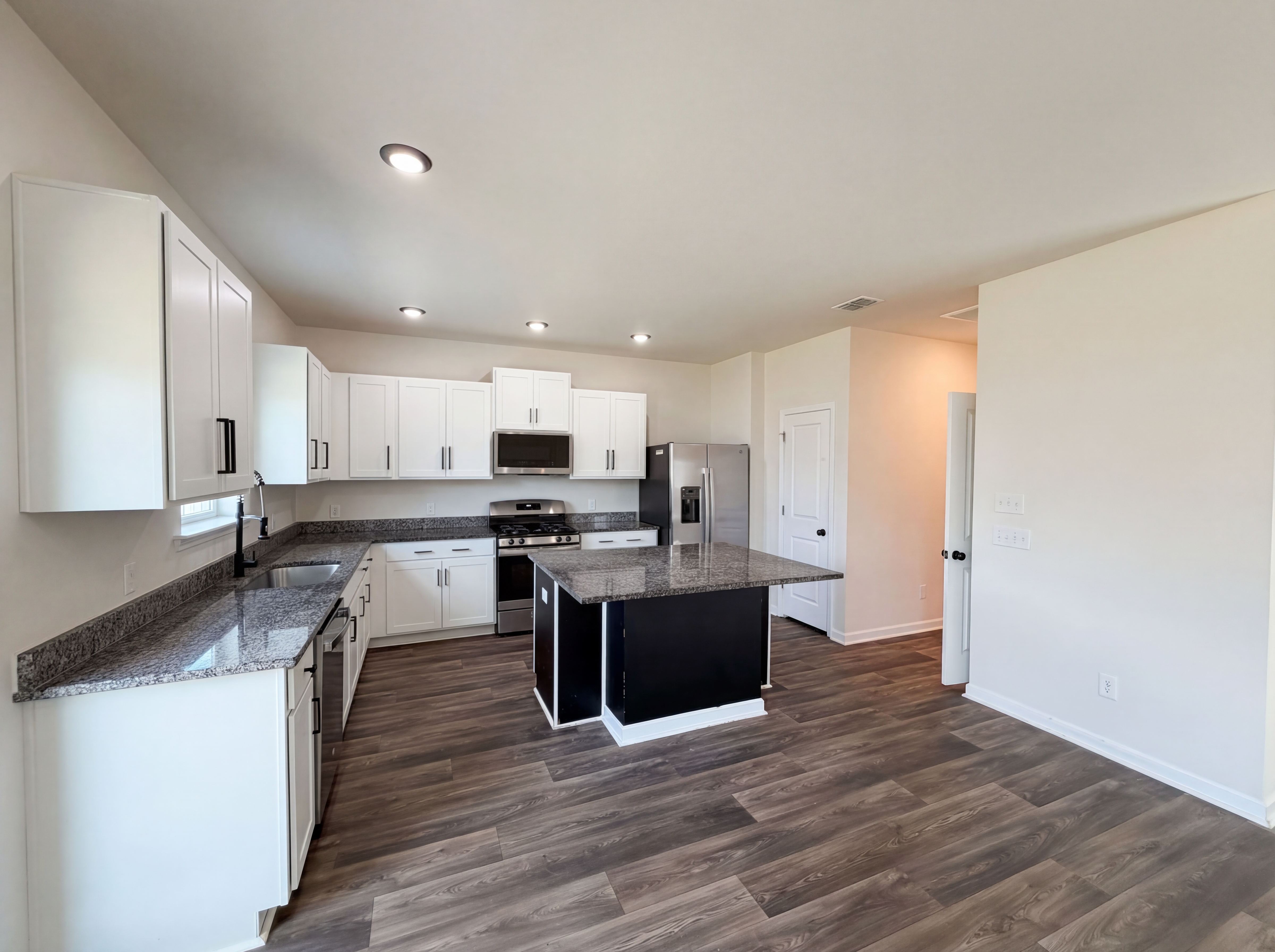Photo 7 of 19 of 152 Pine Crest View Dr, Summerville, SC