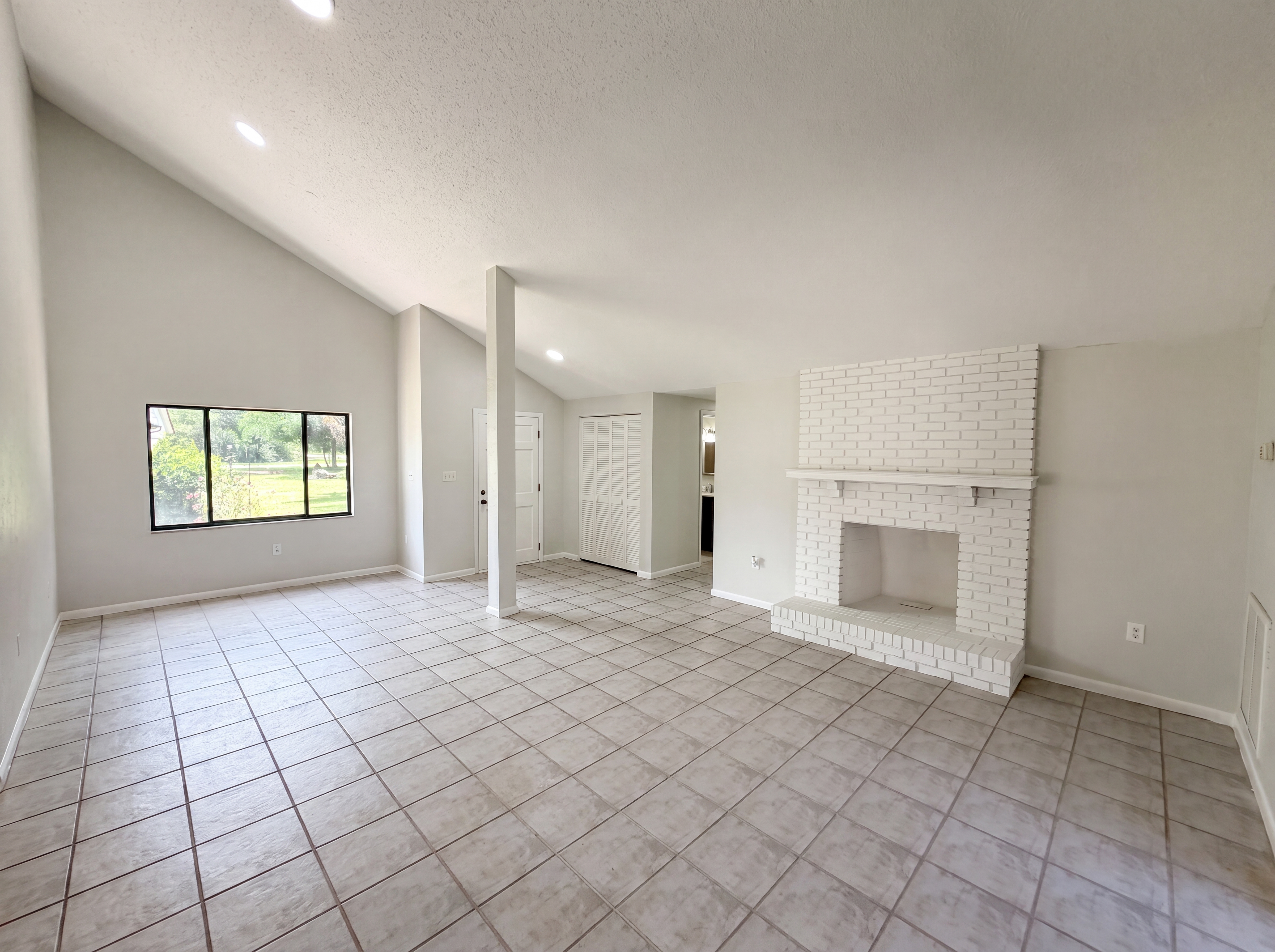 Photo 3 of 24 of 8 Bumelia Ct, Homosassa, FL
