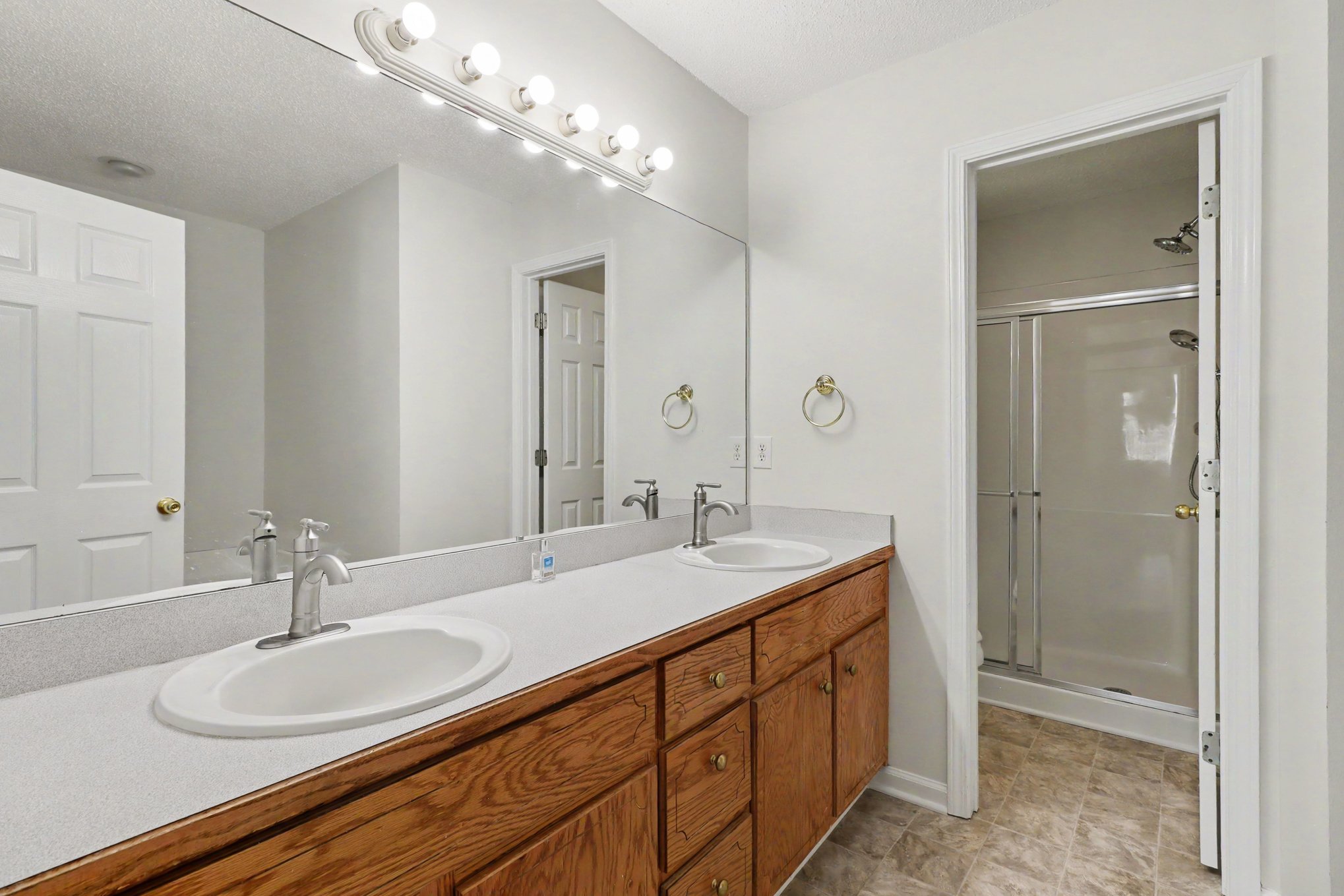 Photo 15 of 17 of 18 Broadlands Dr, White, GA