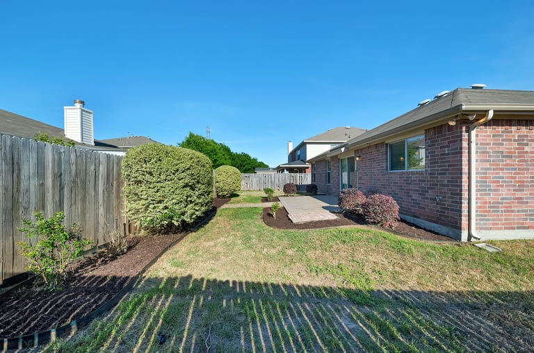 Photo 22 of 24 - 736 Redwing Dr, Fort Worth, TX 76131
