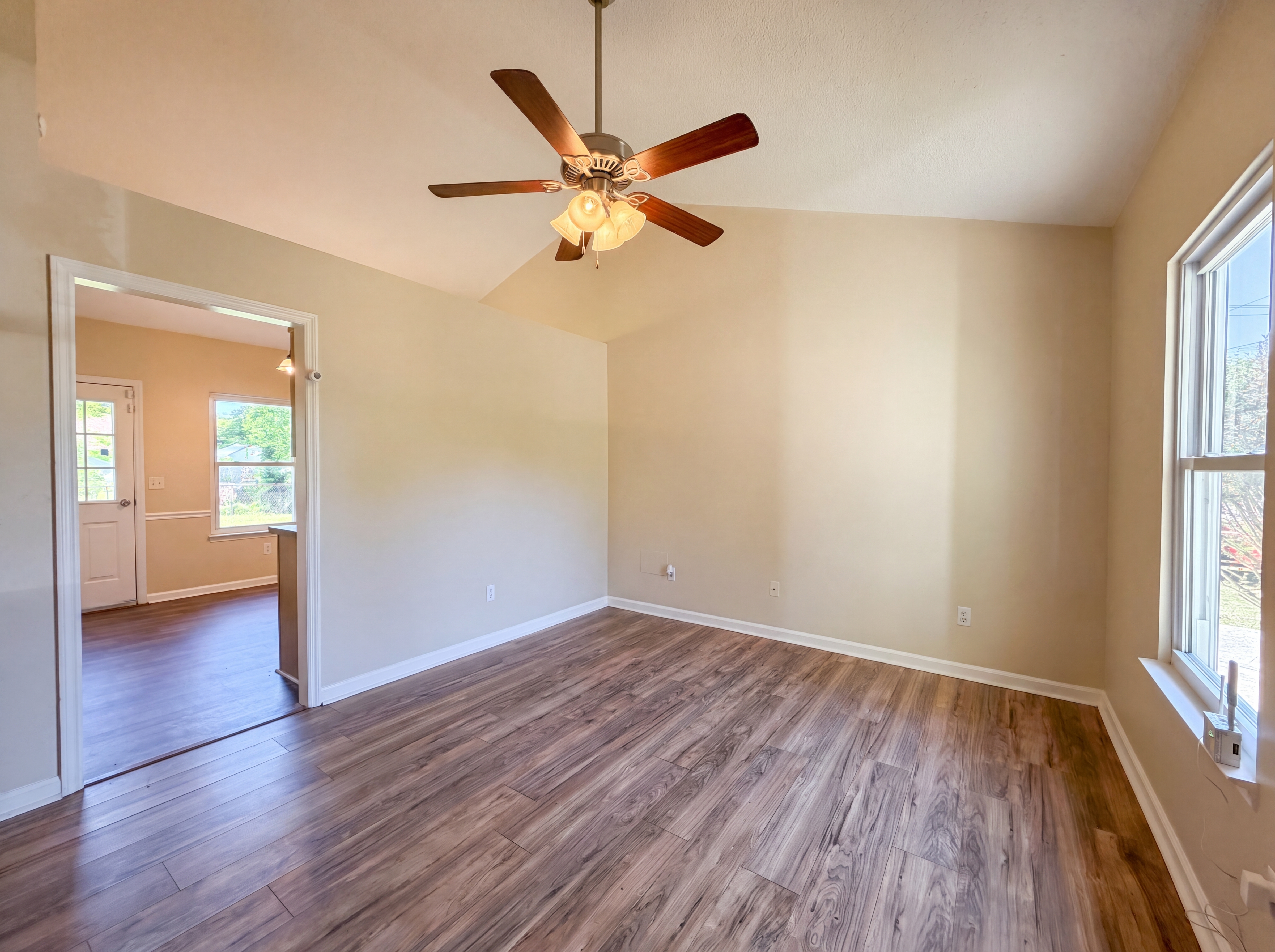 Photo 3 of 17 of 104 Frontier Ln, La Vergne, TN