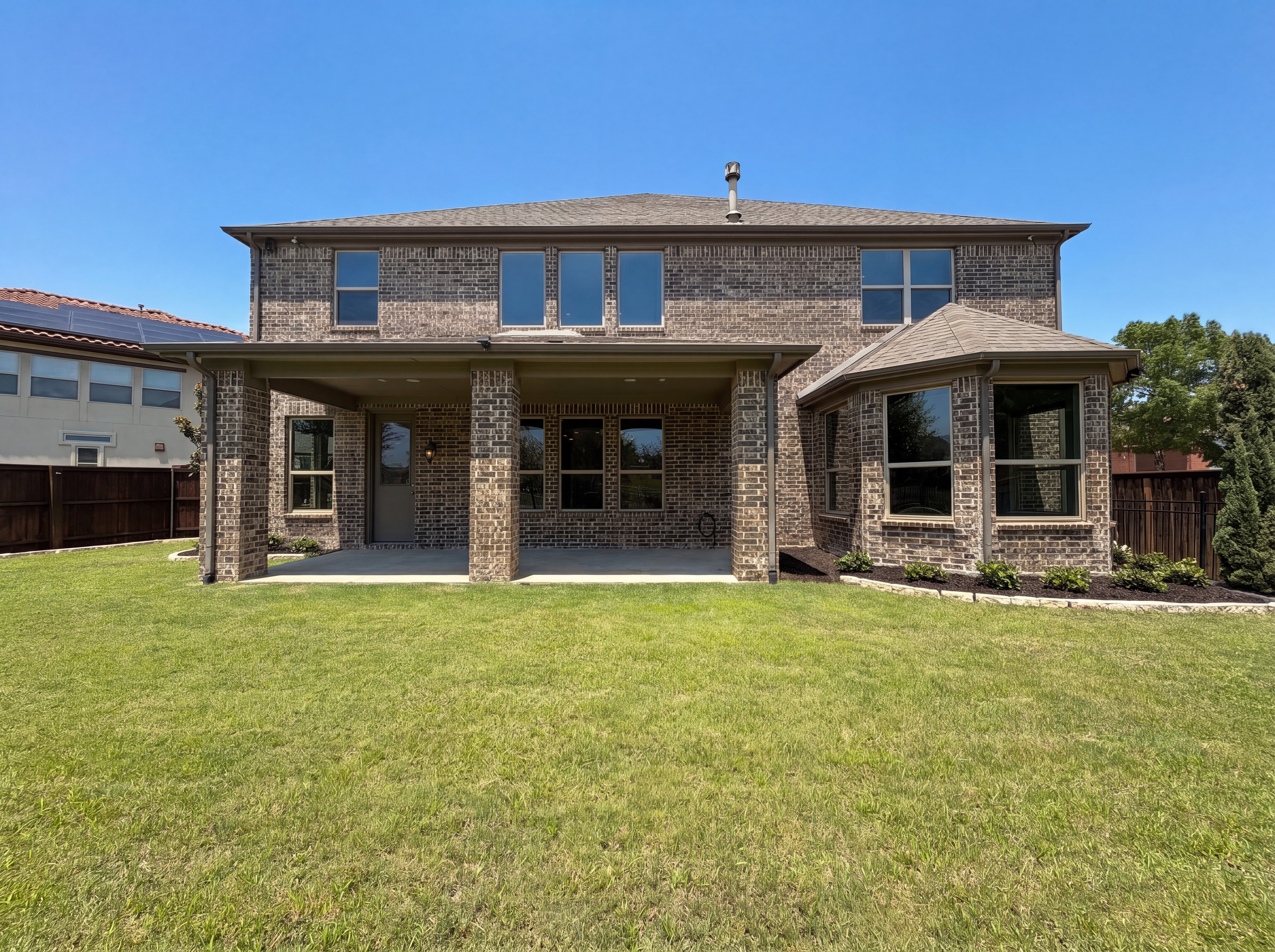Photo 5 of 42 of 7221 Durand Dr, Irving, TX