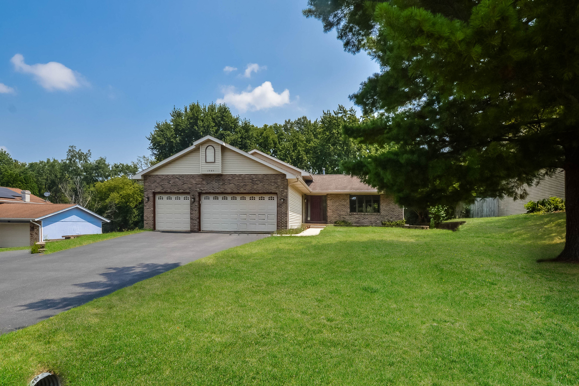 Photo 54 of 79 of 1503 Featherstone Rd, Rockford, IL