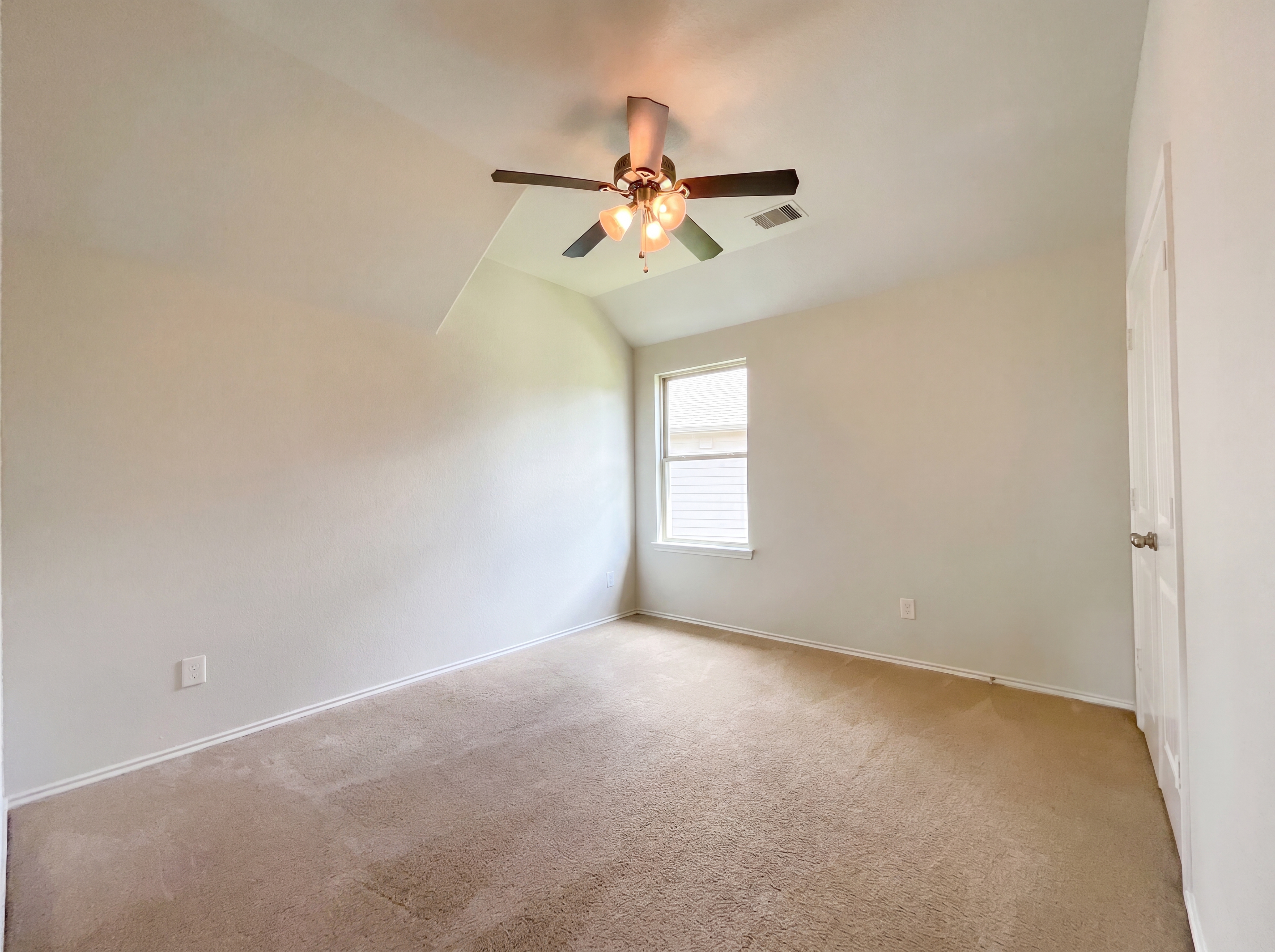 Photo 10 of 17 of 18813 Genova Bay Ct, New Caney, TX