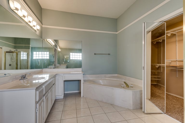 Photo 18 of 26 - 2251 Dallas Dr, Carrollton, TX 75006