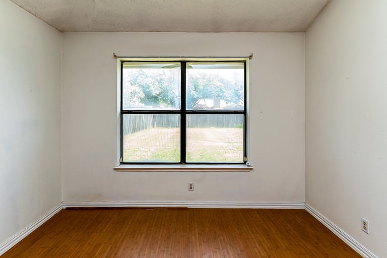Photo 11 of 20 - 8204 Mark Ln, Watauga, TX 76148