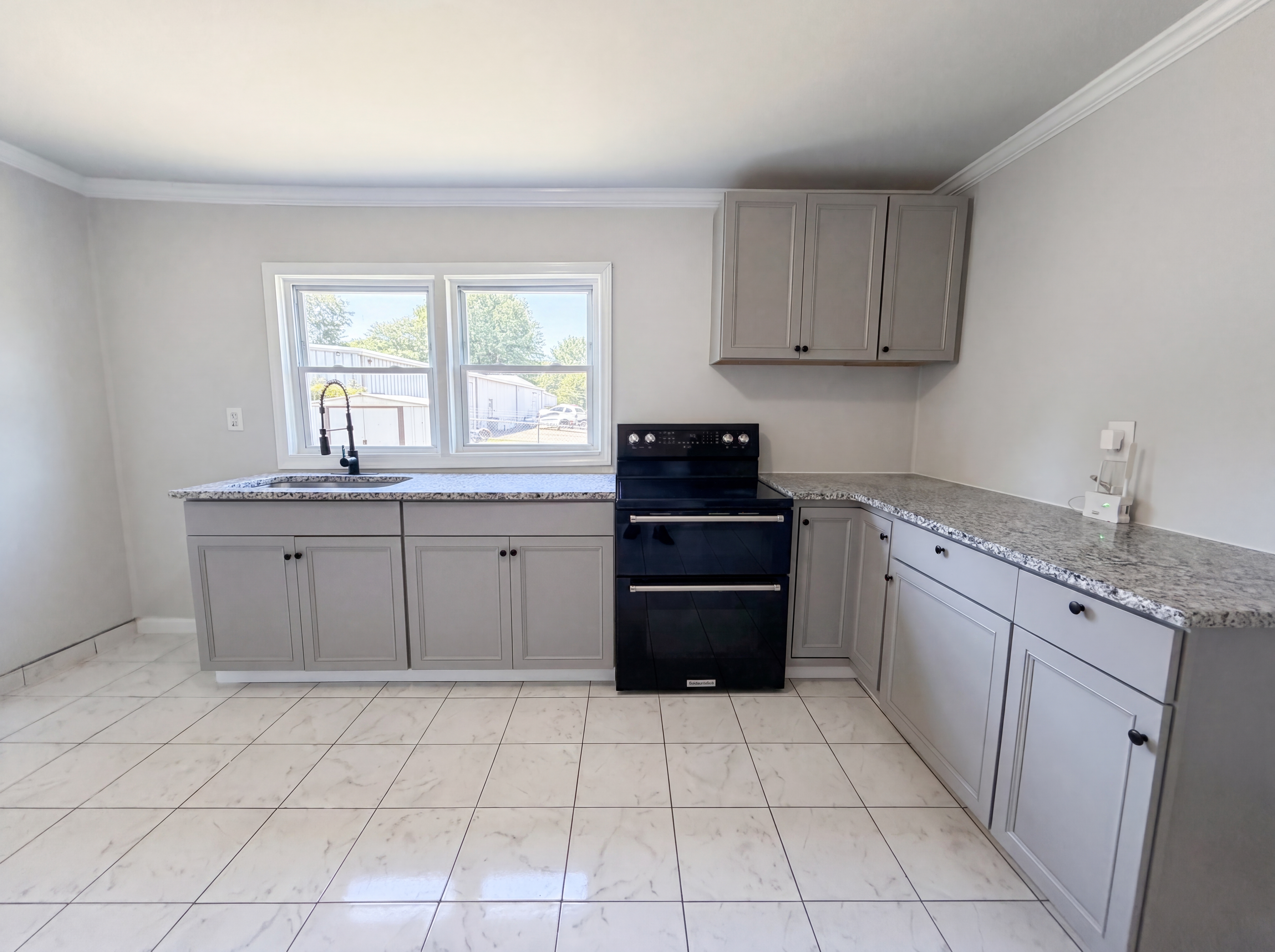 Photo 2 of 15 of 123 E Farmview St, Gastonia, NC