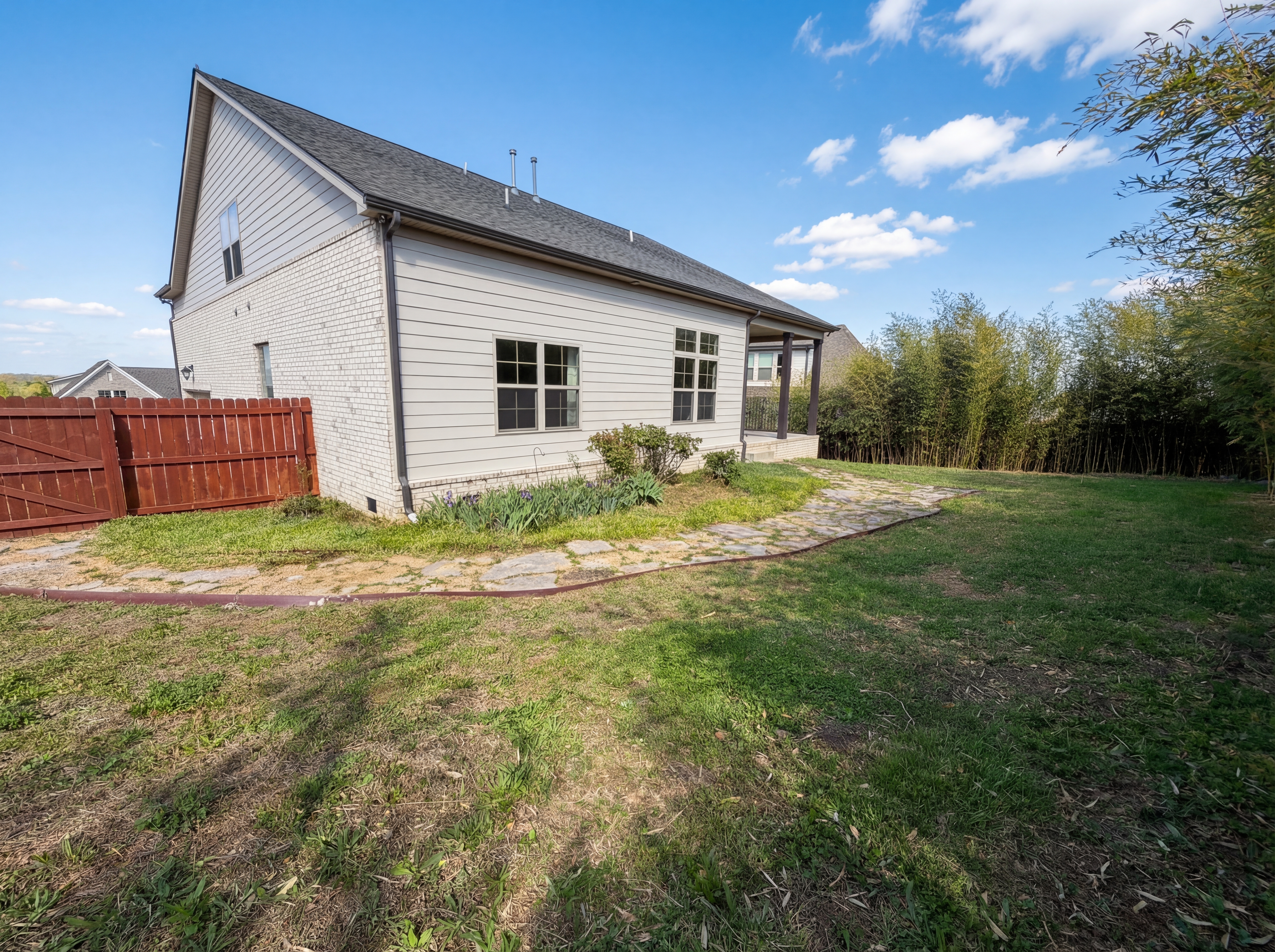 Photo 8 of 30 of 5321 Abbottswood Dr, Smyrna, TN