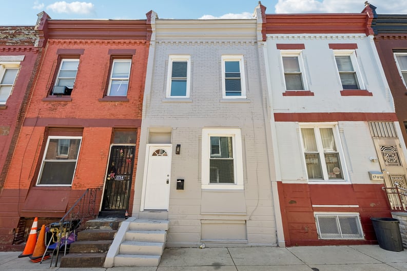 Property photo 1 of 1716 N Hollywood St