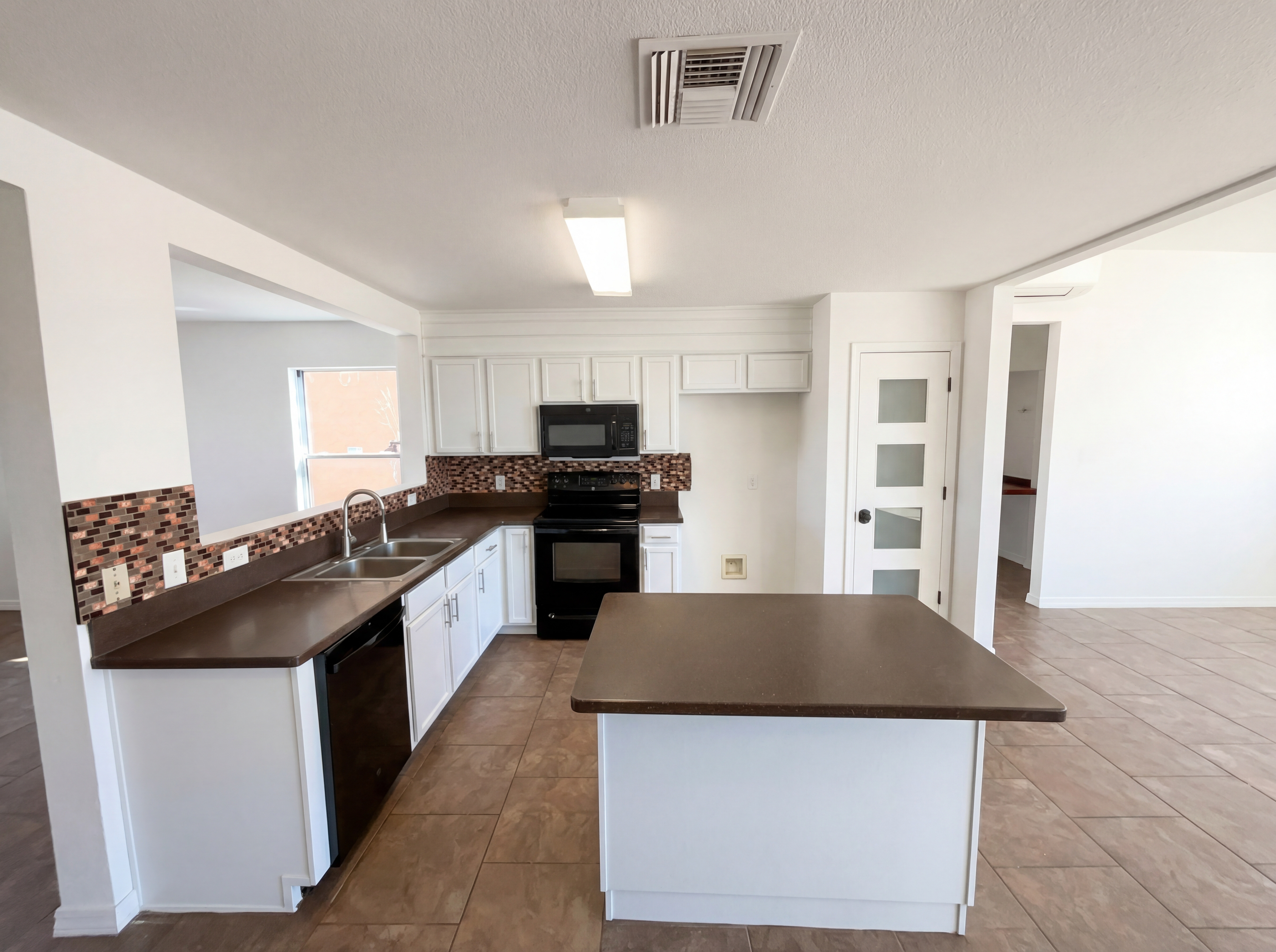 Photo 2 of 23 of 351 W Hammerhead Way, Tucson, AZ