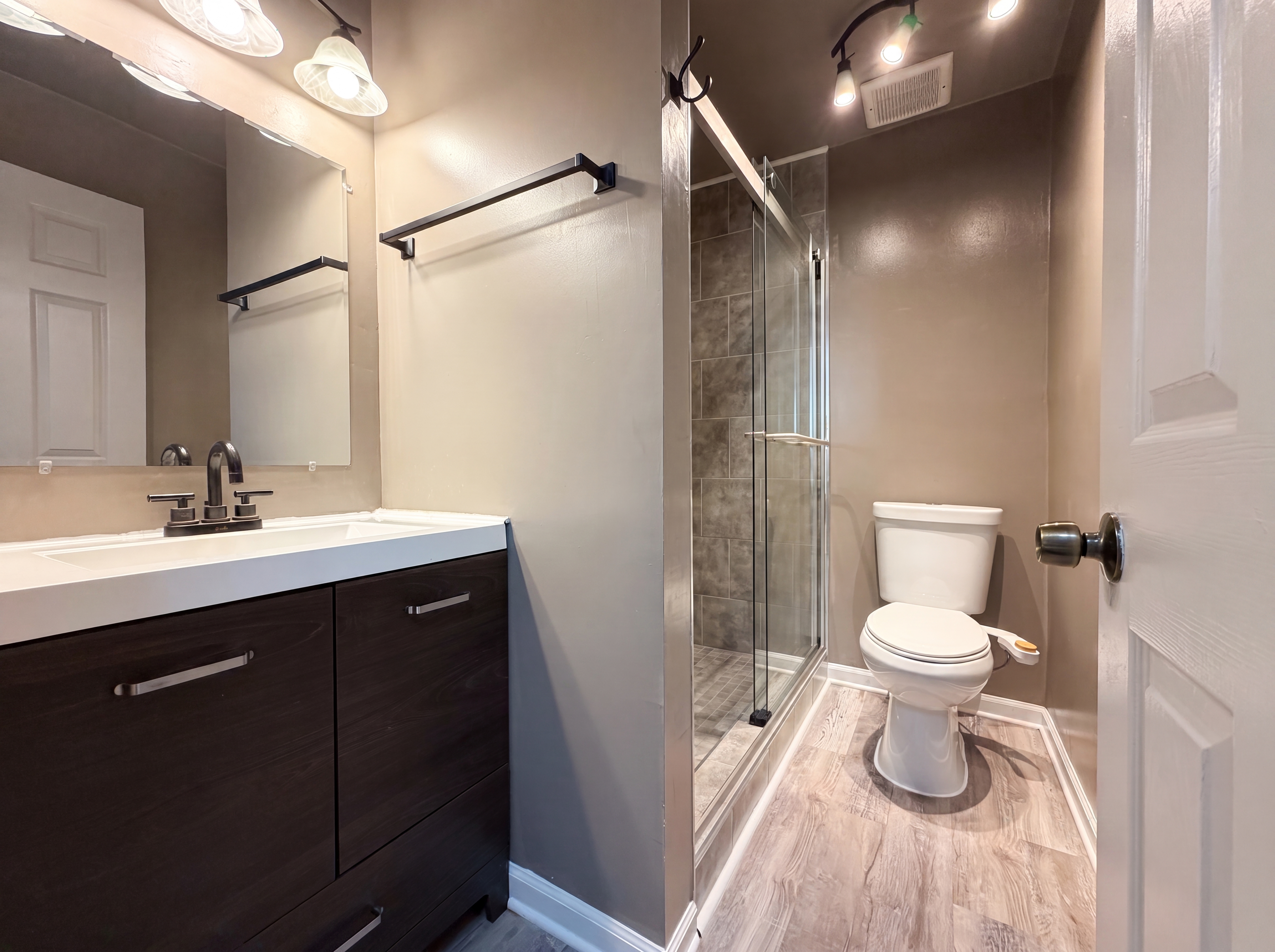 Photo 6 of 17 of 4116 Buenaview Ct, Nashville, TN