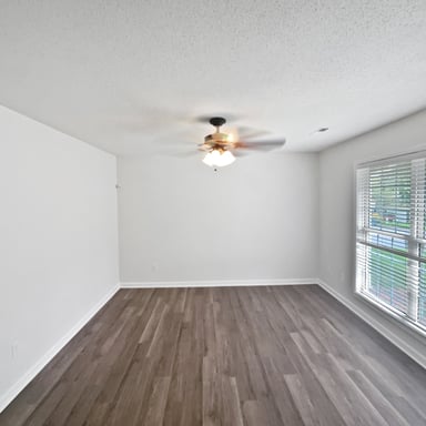 Property photo 3 of 6880 Ironwood Cir