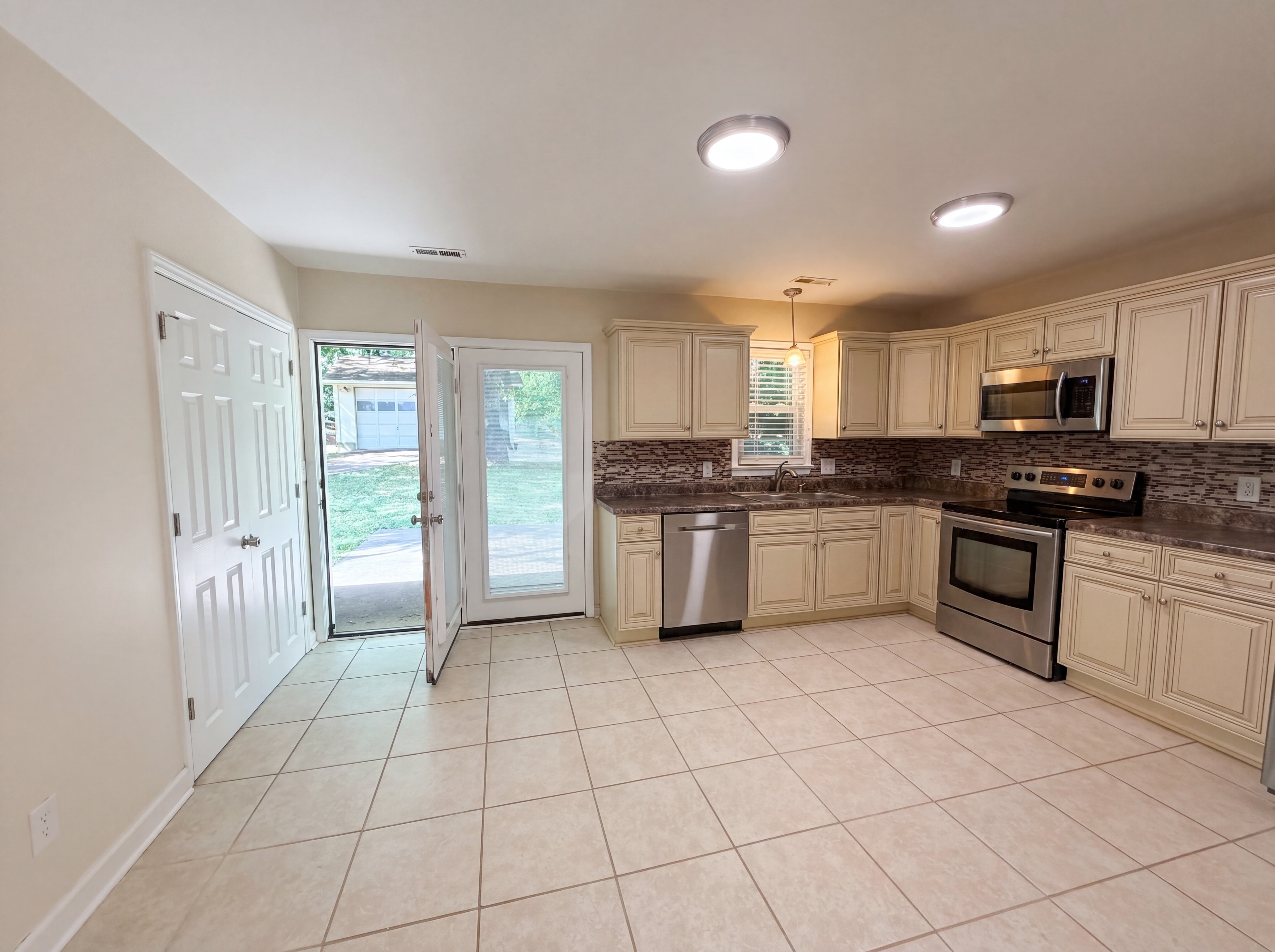 Photo 6 of 16 of 2815 Midpines Dr, Winston Salem, NC