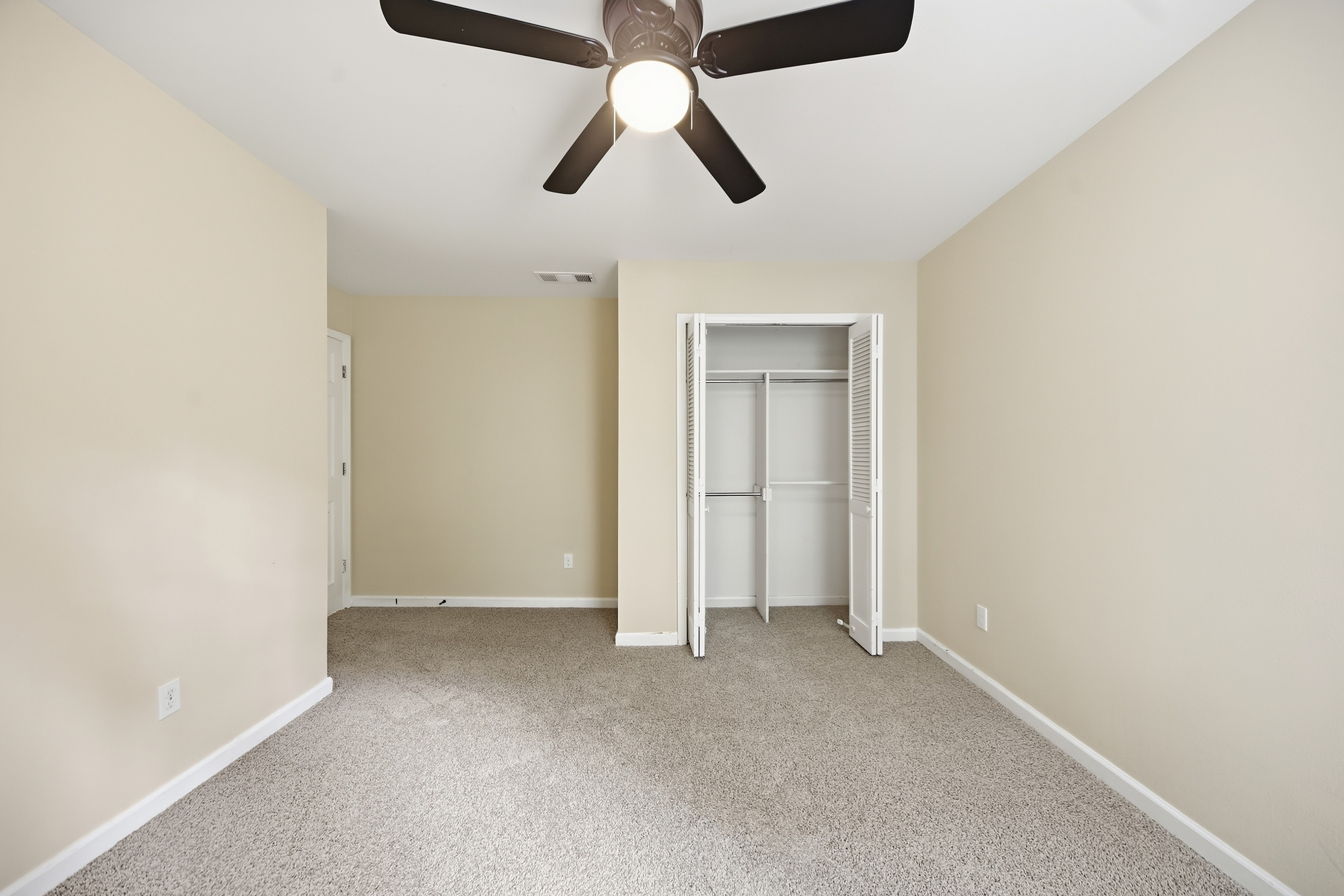 Photo 20 of 40 of 4003 Oakview Ct, Alpharetta, GA