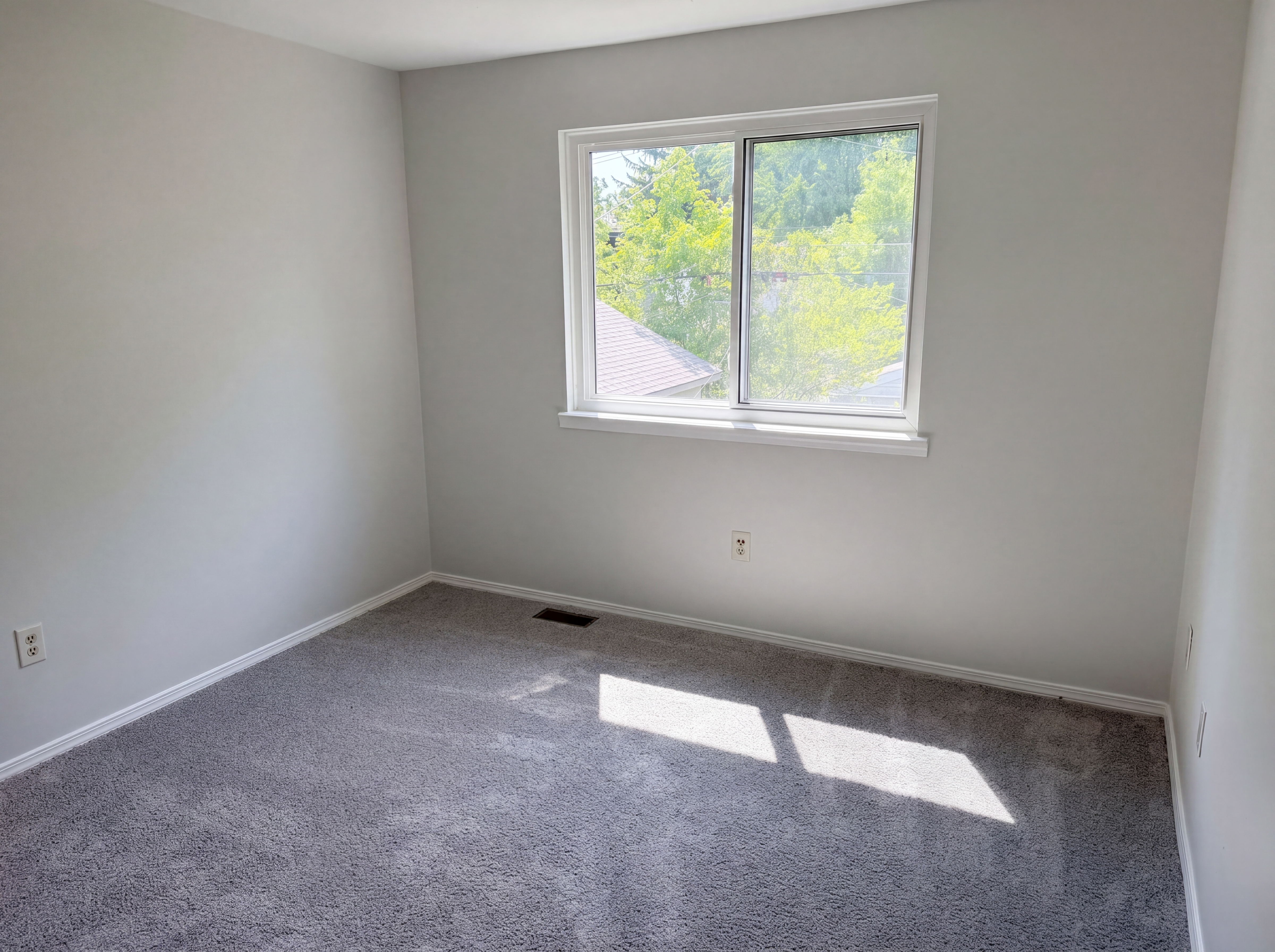 Photo 14 of 28 of 21425 Averhill St, Farmington Hills, MI