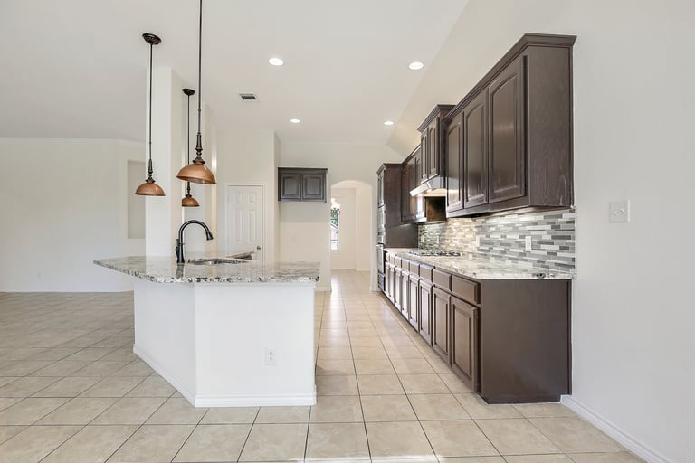 Photo 6 of 27 - 1104 Hidden Lake Dr, Burleson, TX 76028