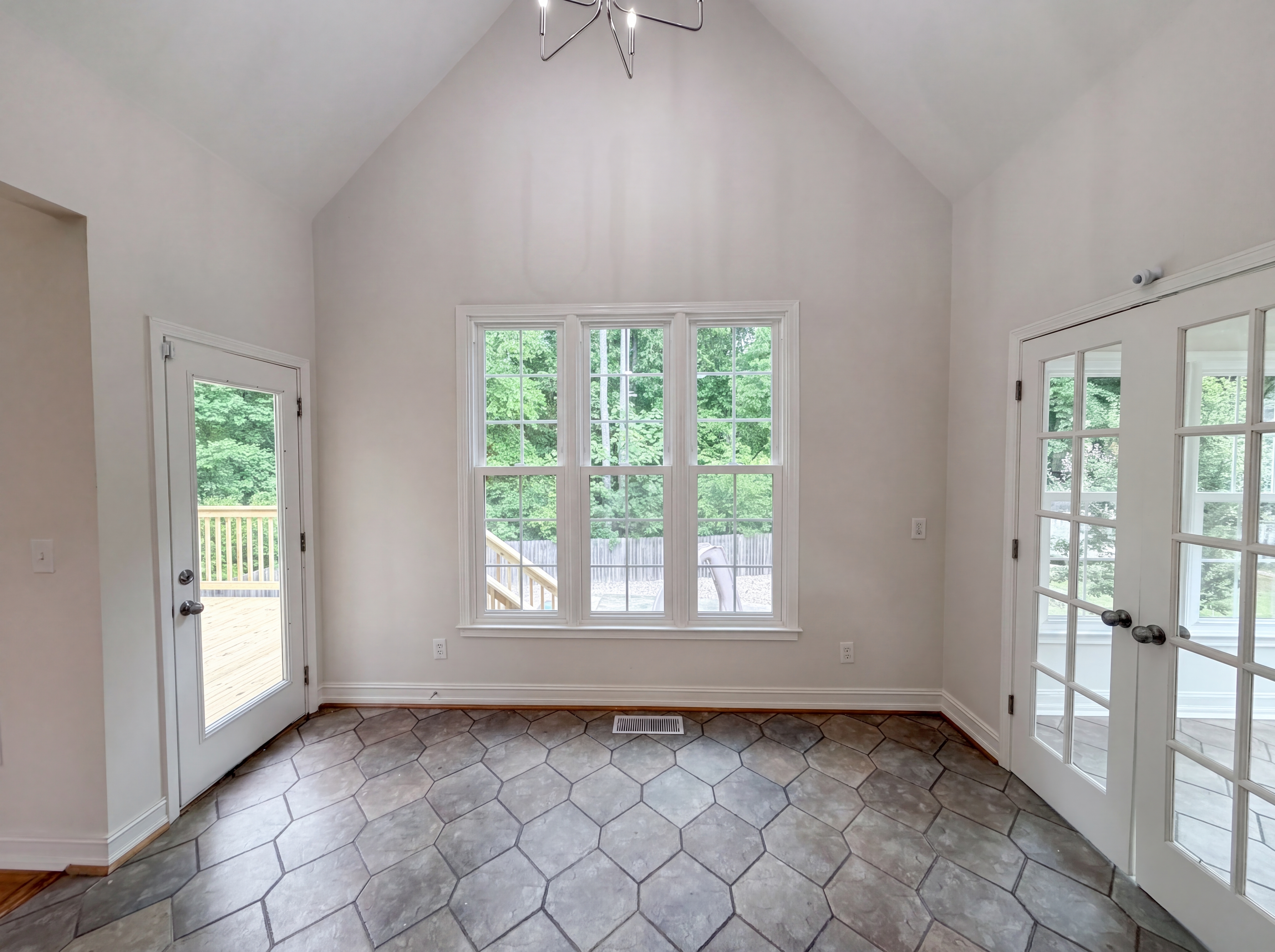 Photo 8 of 82 of 724 Beacon Cv, Lawrenceville, GA