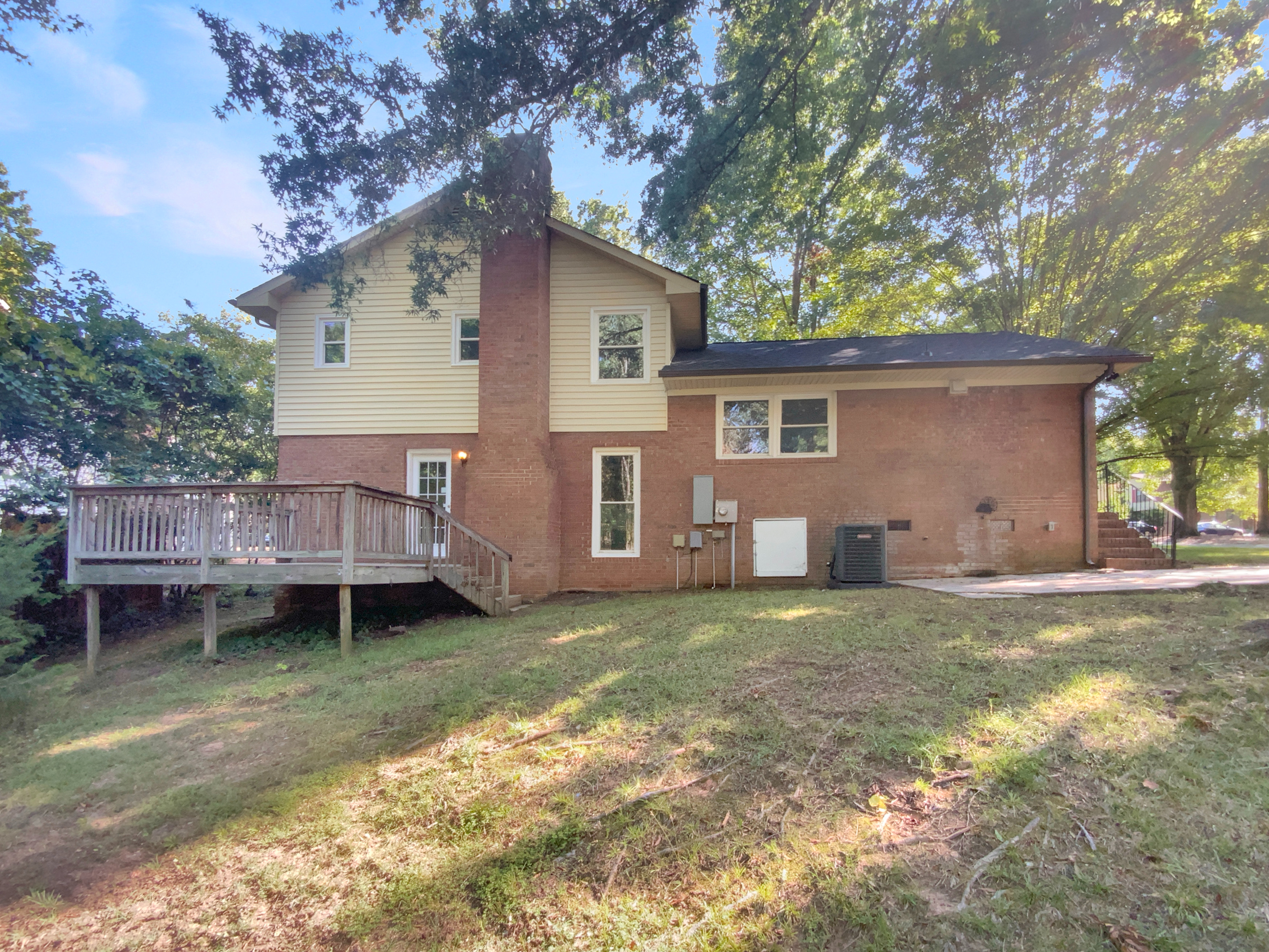 Photo 7 of 19 of 7401 Limerick Dr, Charlotte, NC