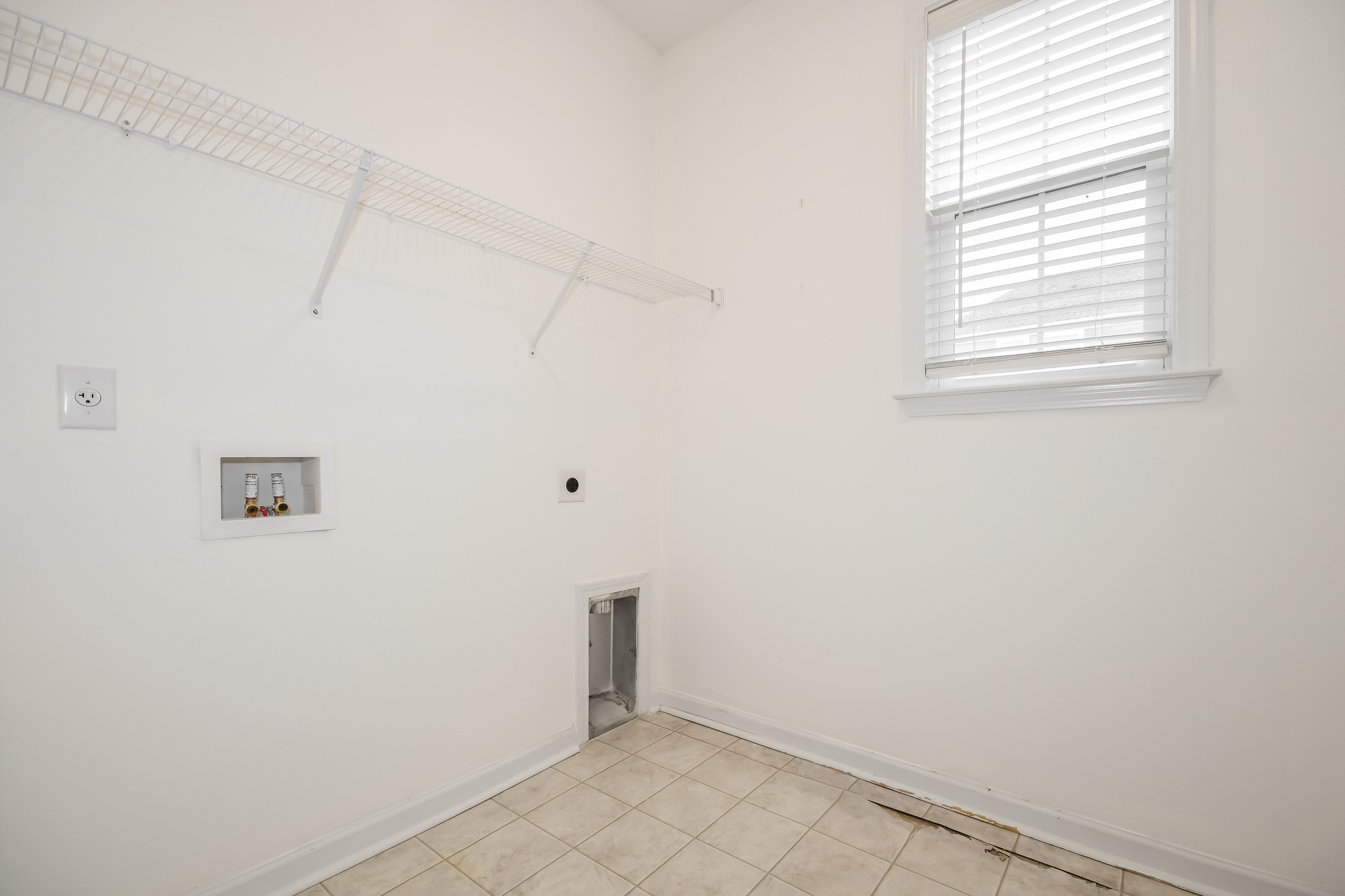 Photo 8 of 22 of 704 Sportsman Rd, Moncks Corner, SC