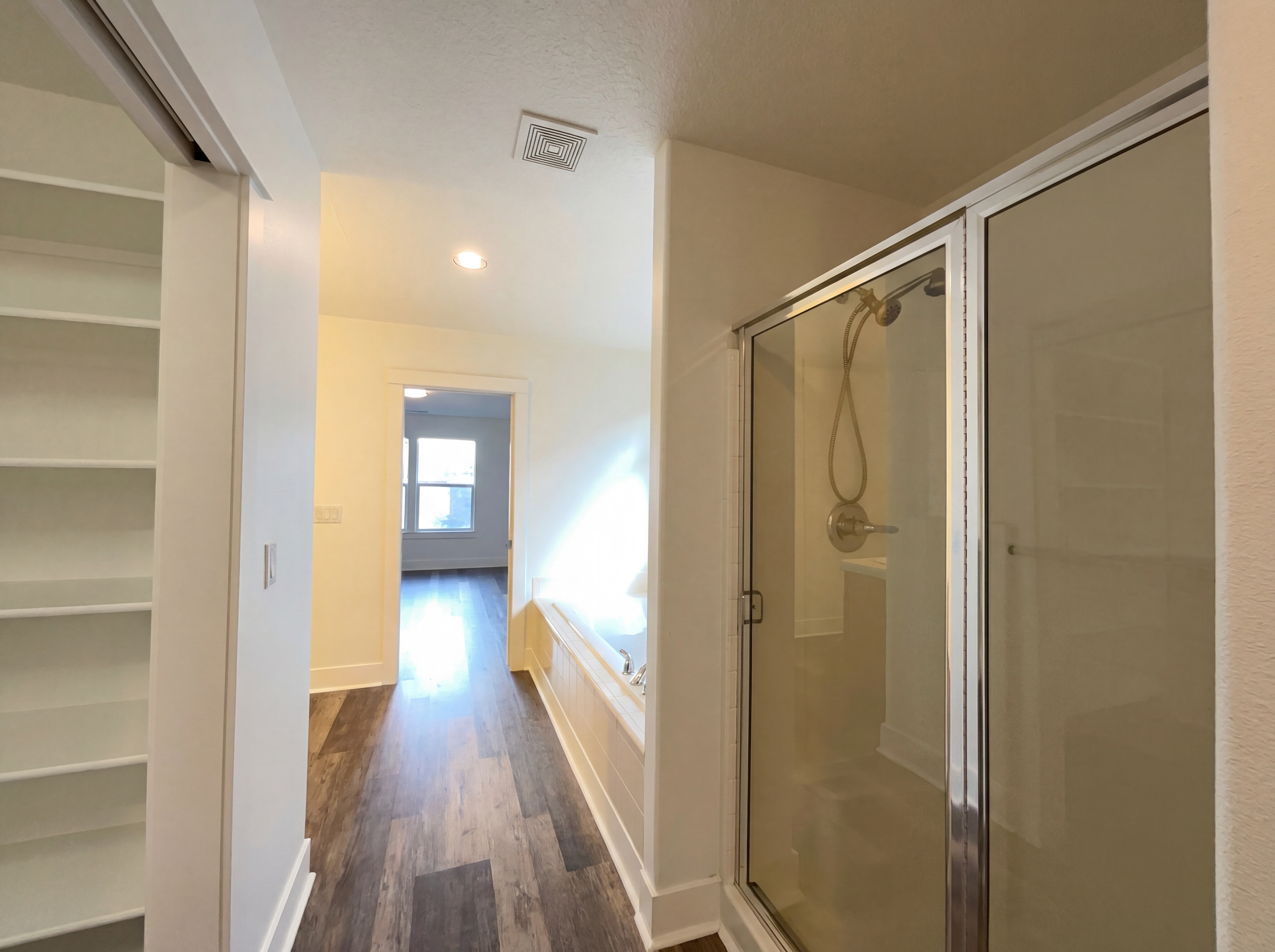 Photo 24 of 35 of 10989 SW Oneida St, Tualatin, OR