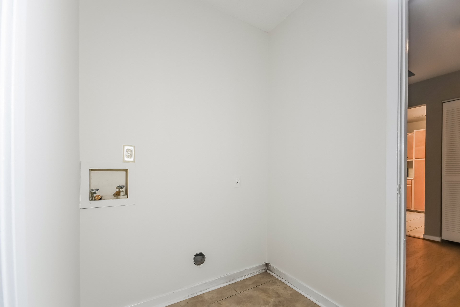 Photo 11 of 22 of 2054 Willowdale Ct, Mount Pleasant, SC