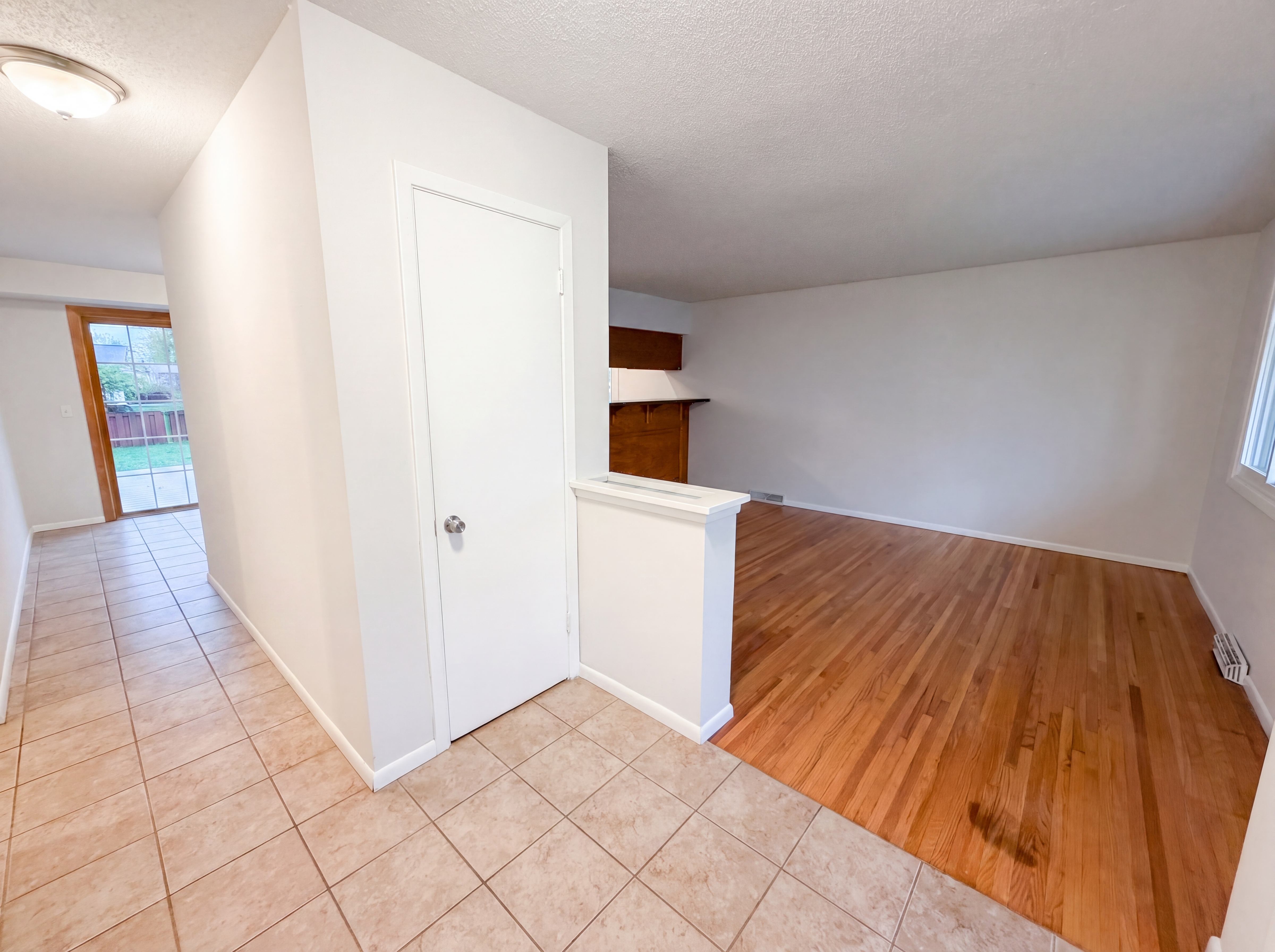 Photo 8 of 22 of 2807 Ohenry Rd, Brooklyn Center, MN
