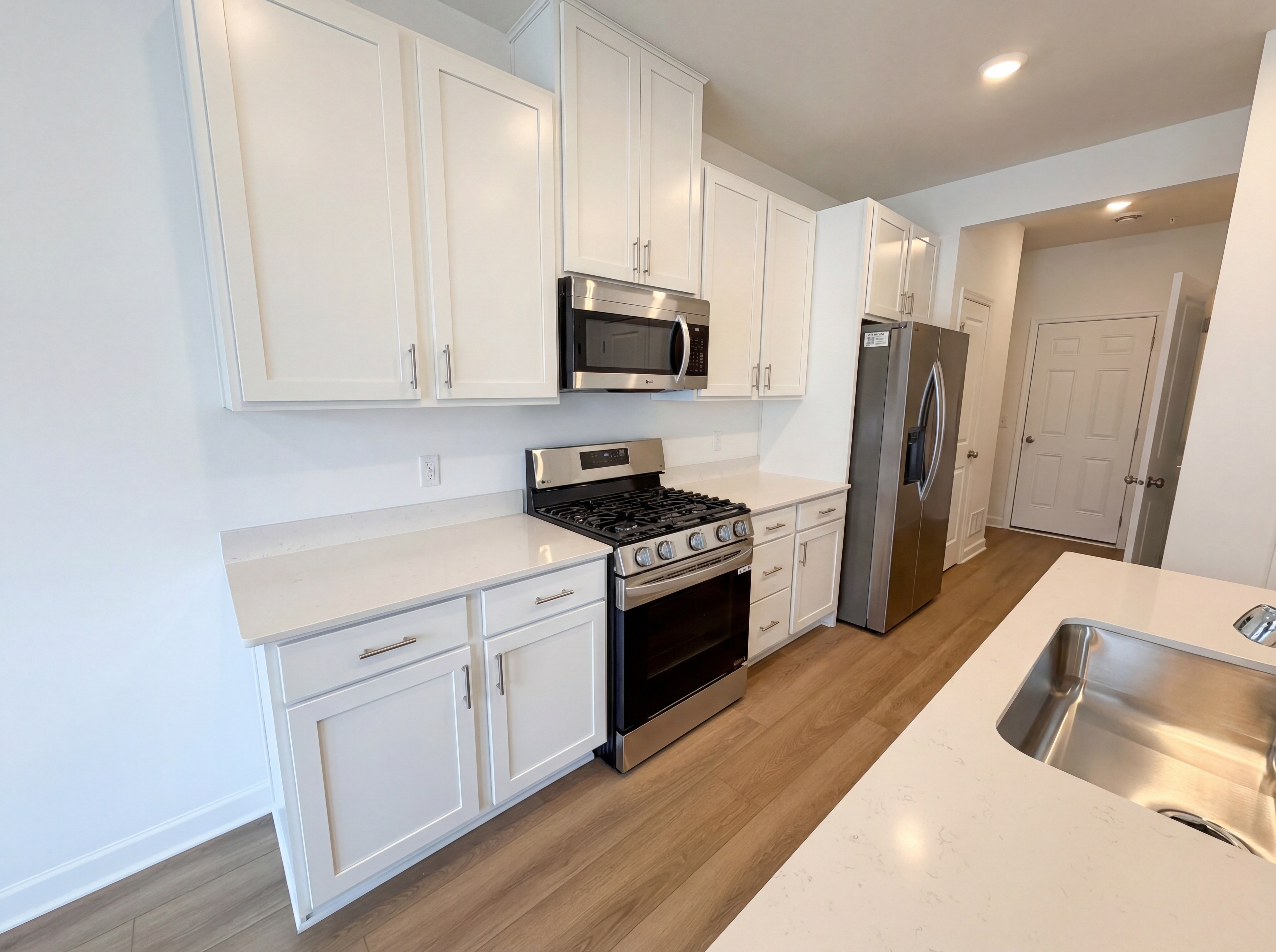 Photo 8 of 22 of 3022 Basswood St, Little Canada, MN