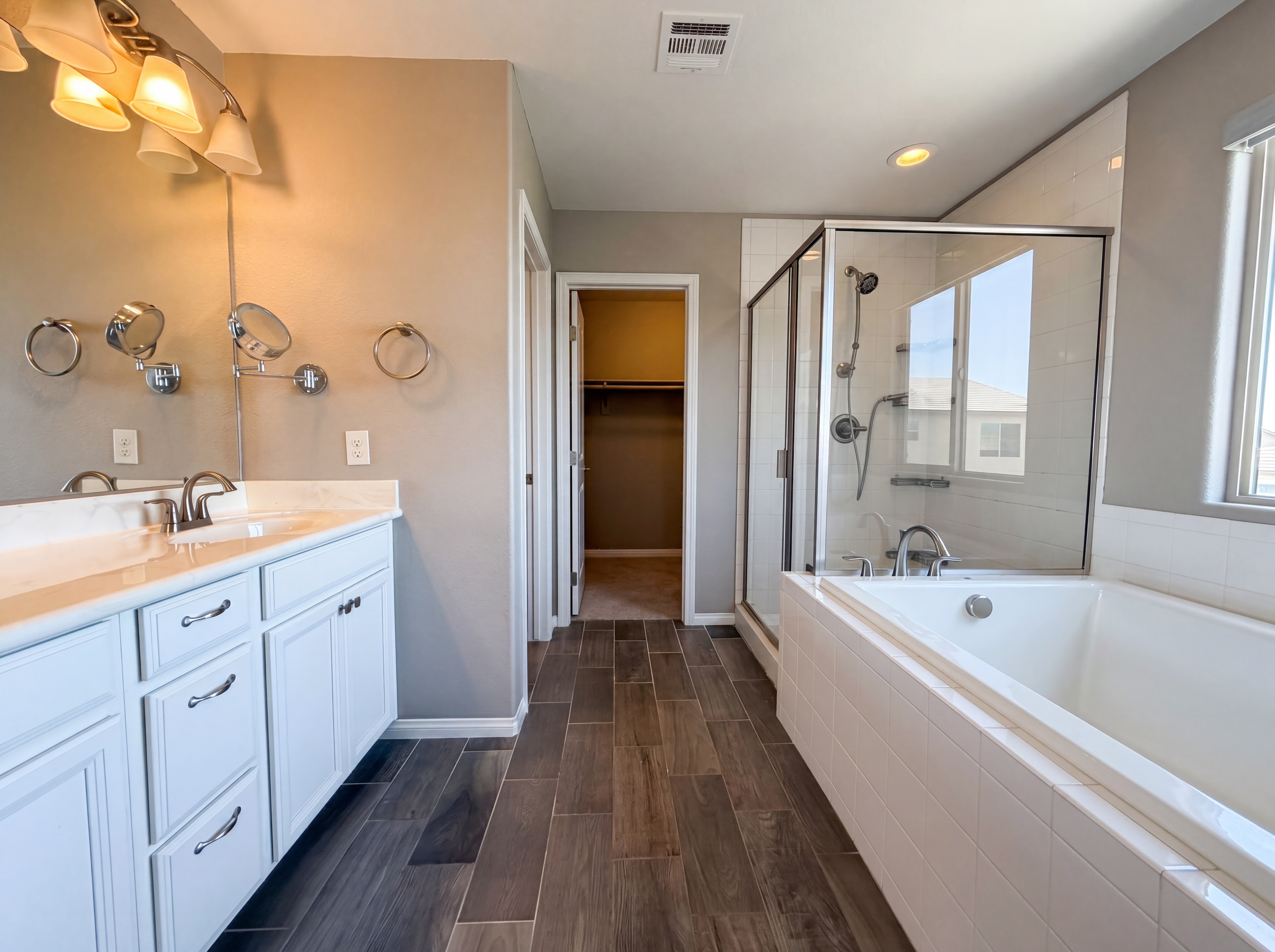 Photo 14 of 21 of 6586 Dolian Creek St, Las Vegas, NV