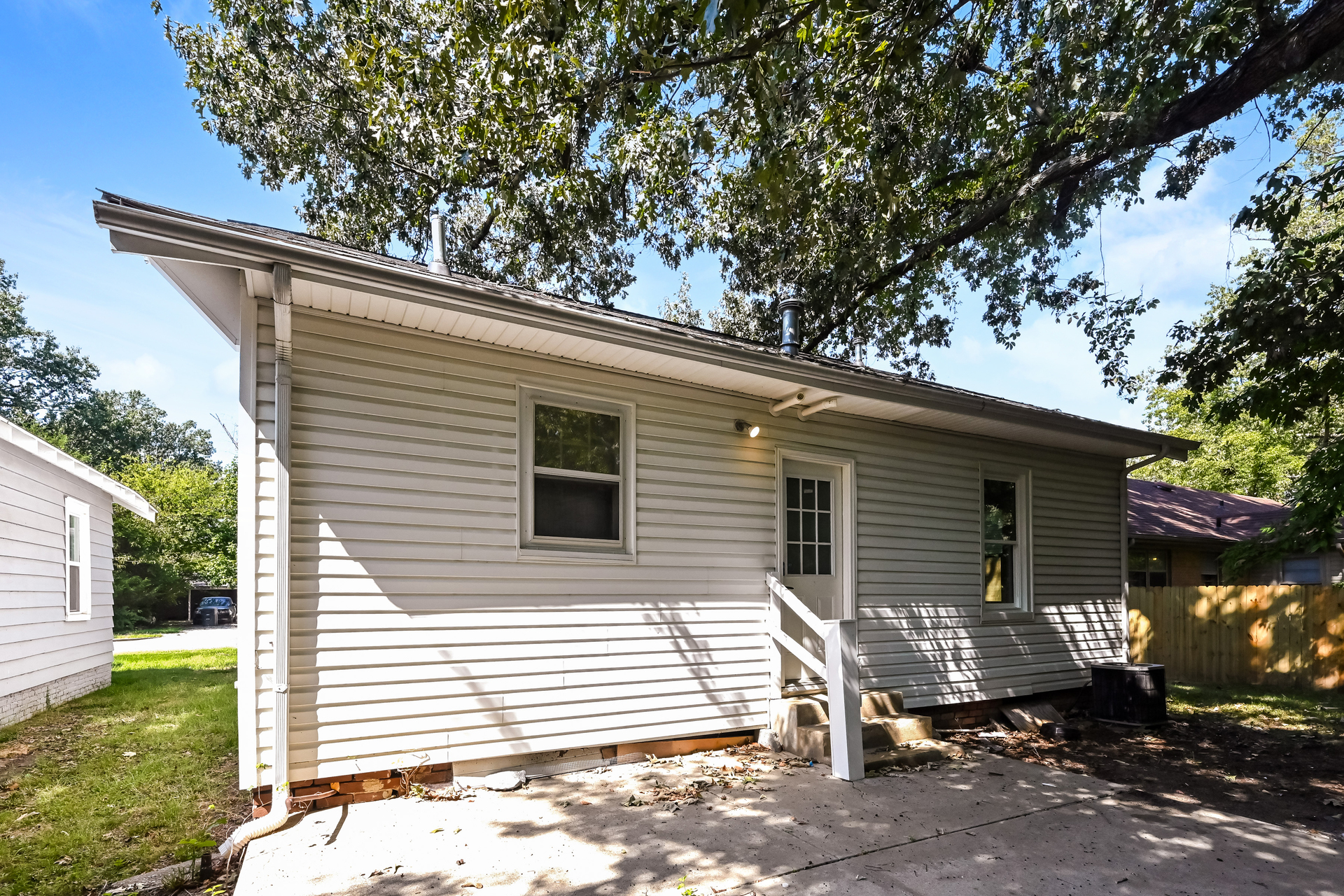 Photo 5 of 13 of 834 N 23rd St, Paducah, KY